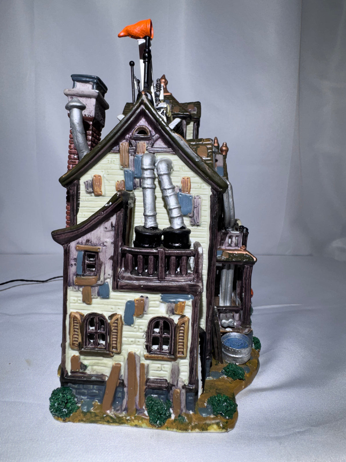 Lemax Spooky Town Dr. Tingle’s Laboratory #05487 – Retired 2000–2008 – Parts/Repair