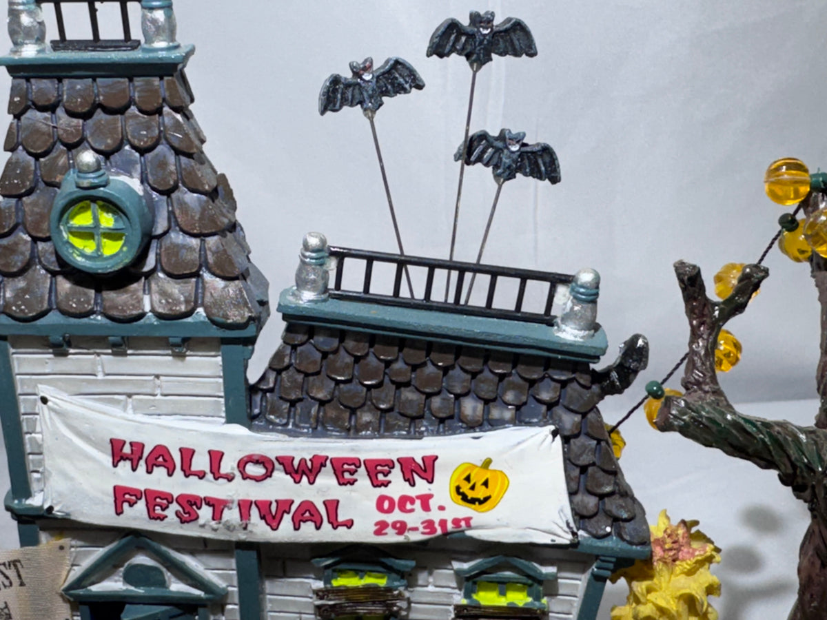 Lemax Spooky Town Halloween Festival #43422 – Retired 2004 – Original Box