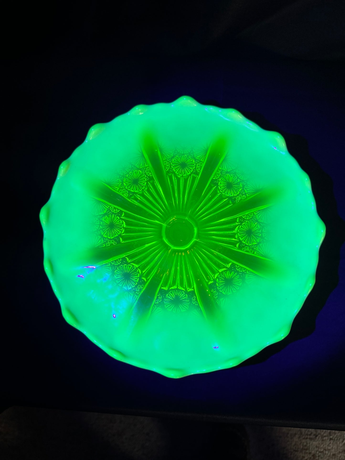 Vintage Uranium Glass Pedestal Cake Stand – Davidson Glass Co. – Victorian Era (c. 1890–1900s)