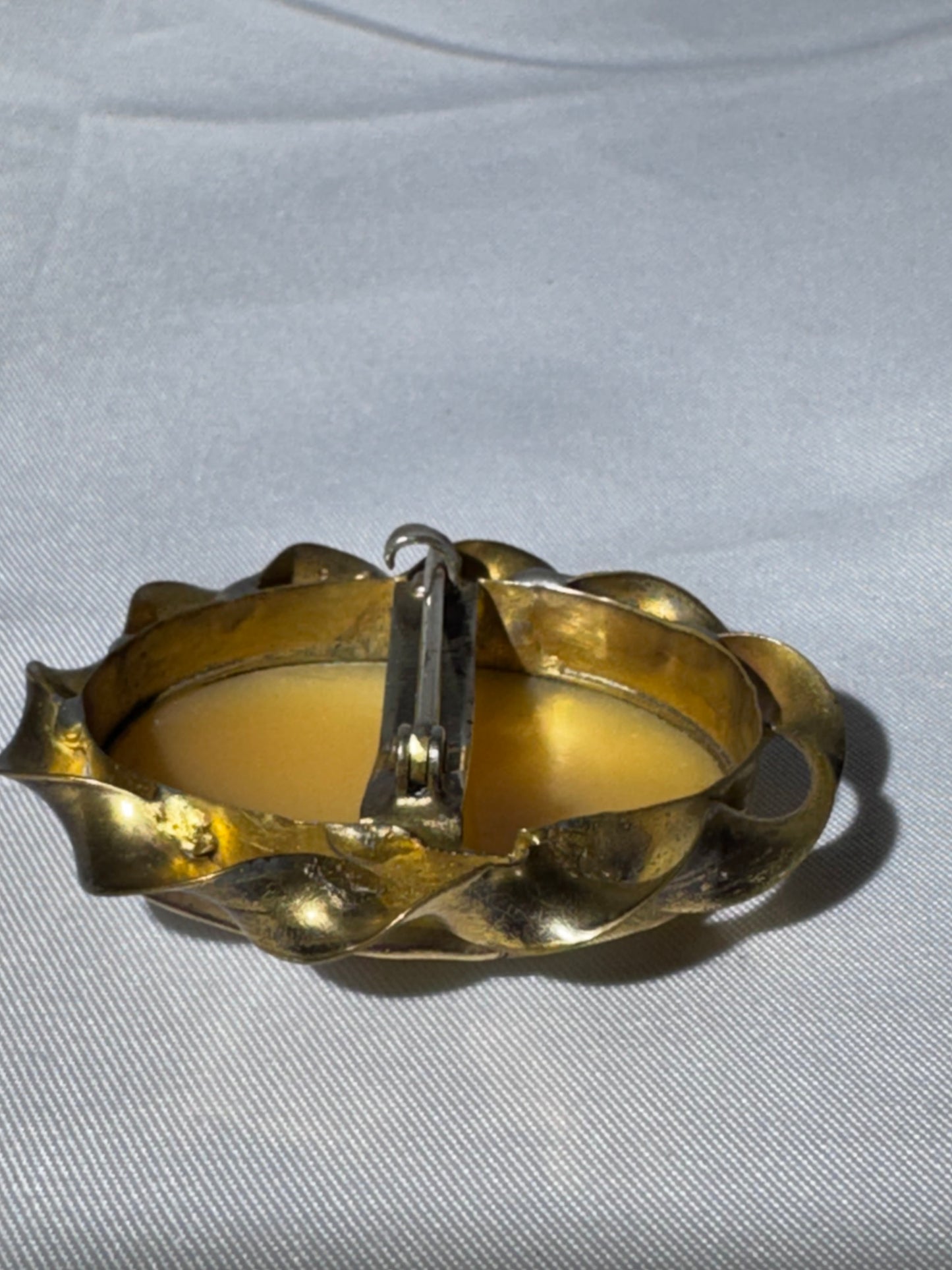 Antique/Vintage Victorian-Style Carved Shell Cameo Brooch – Rebecca at the Well – Gold-Tone Frame