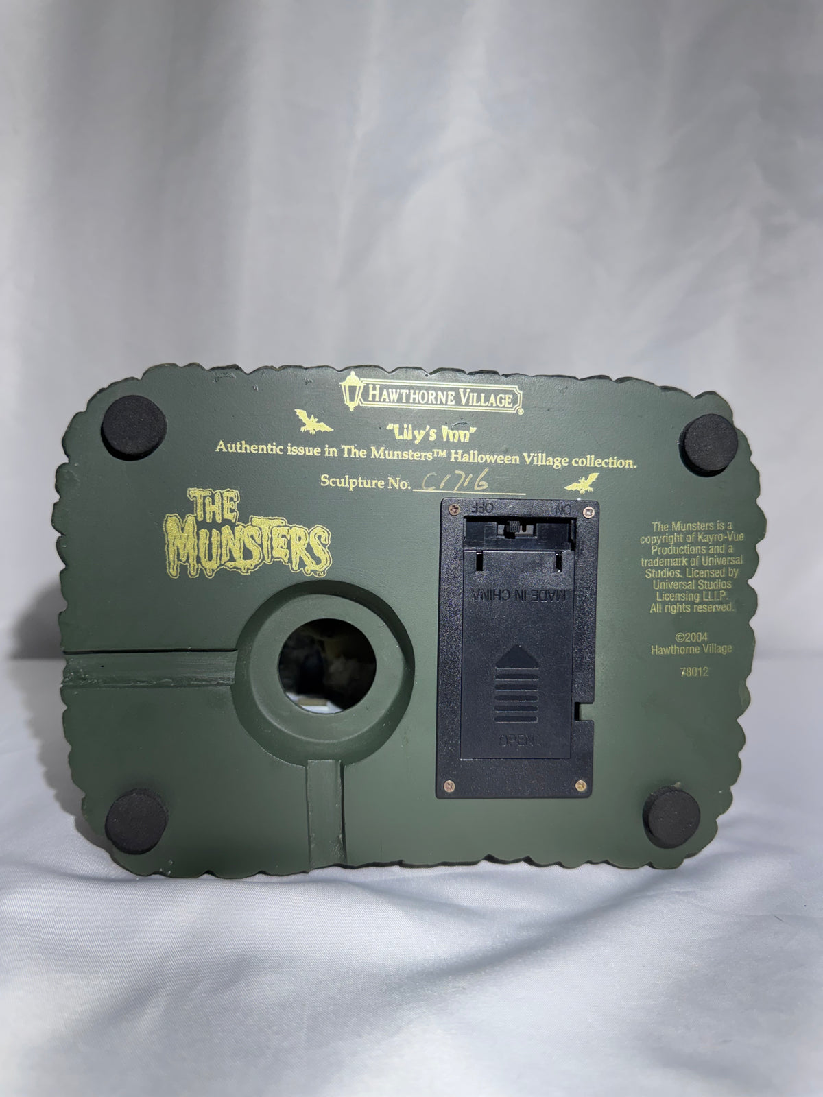 2004 Hawthorne Village The Munsters “Lily’s Inn” Halloween Village Lighted House – COA