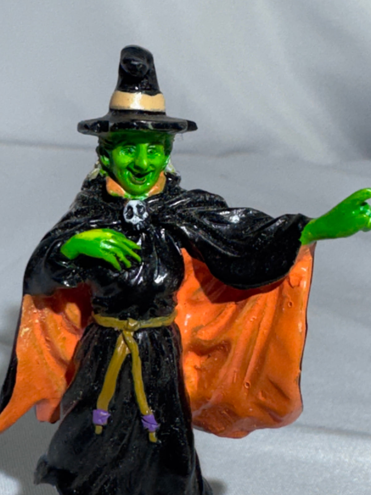 Lemax Spooky Town “Mirror Mirror” Figurine Set #52103 — Retired 2005