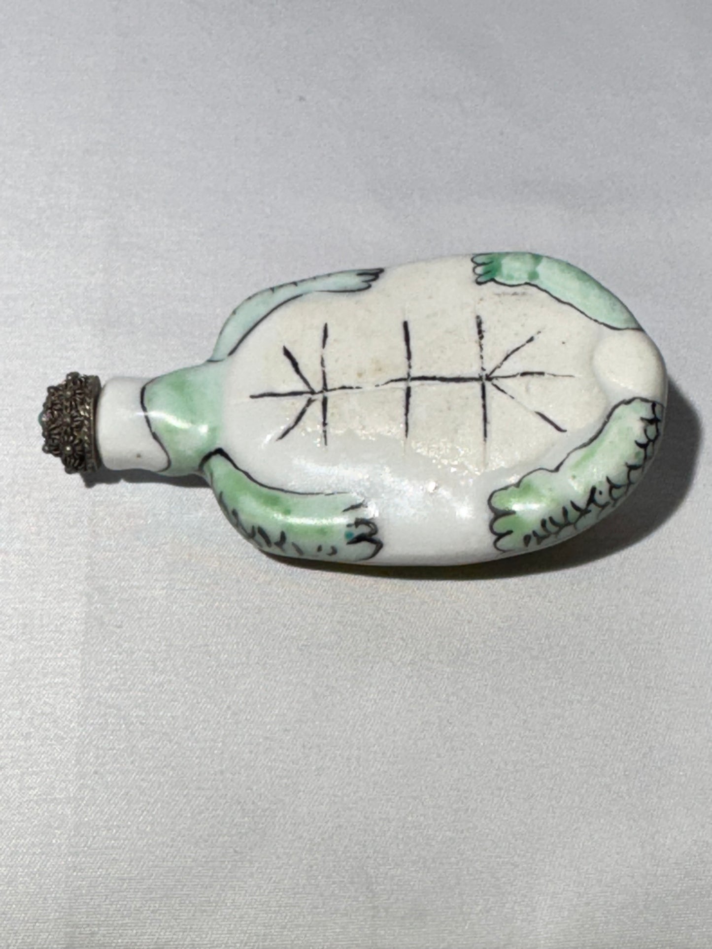 Antique Porcelain Turtle Snuff Bottle – Hand-Painted with Spoon and Stopper