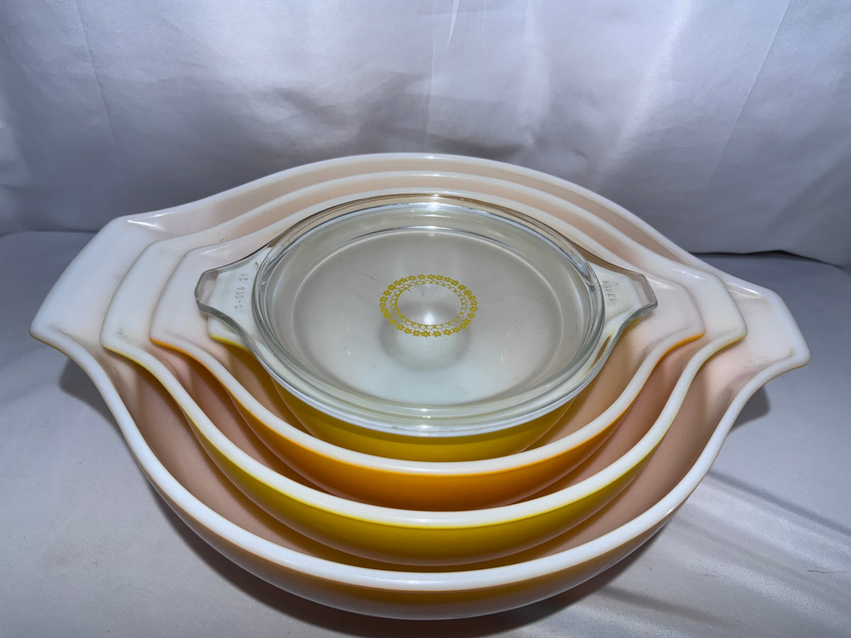 Vintage Pyrex Daisy Sunflower Mixing Bowls & Covered Casserole Dishes – 1970s – Set of 9 Pieces