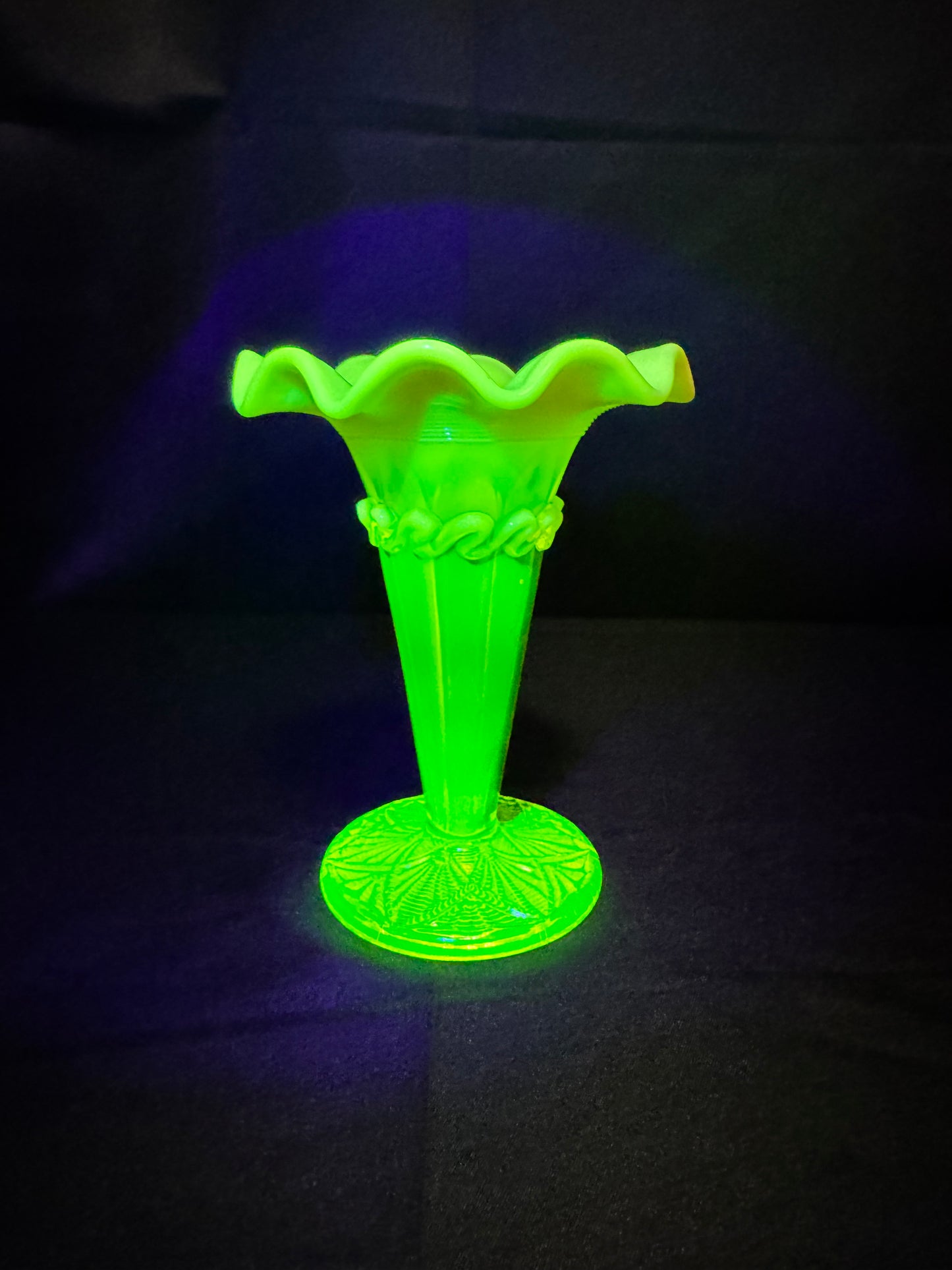 Vintage Davidson Pearline Primrose Uranium Glass Vase – Fluted & Ruffled