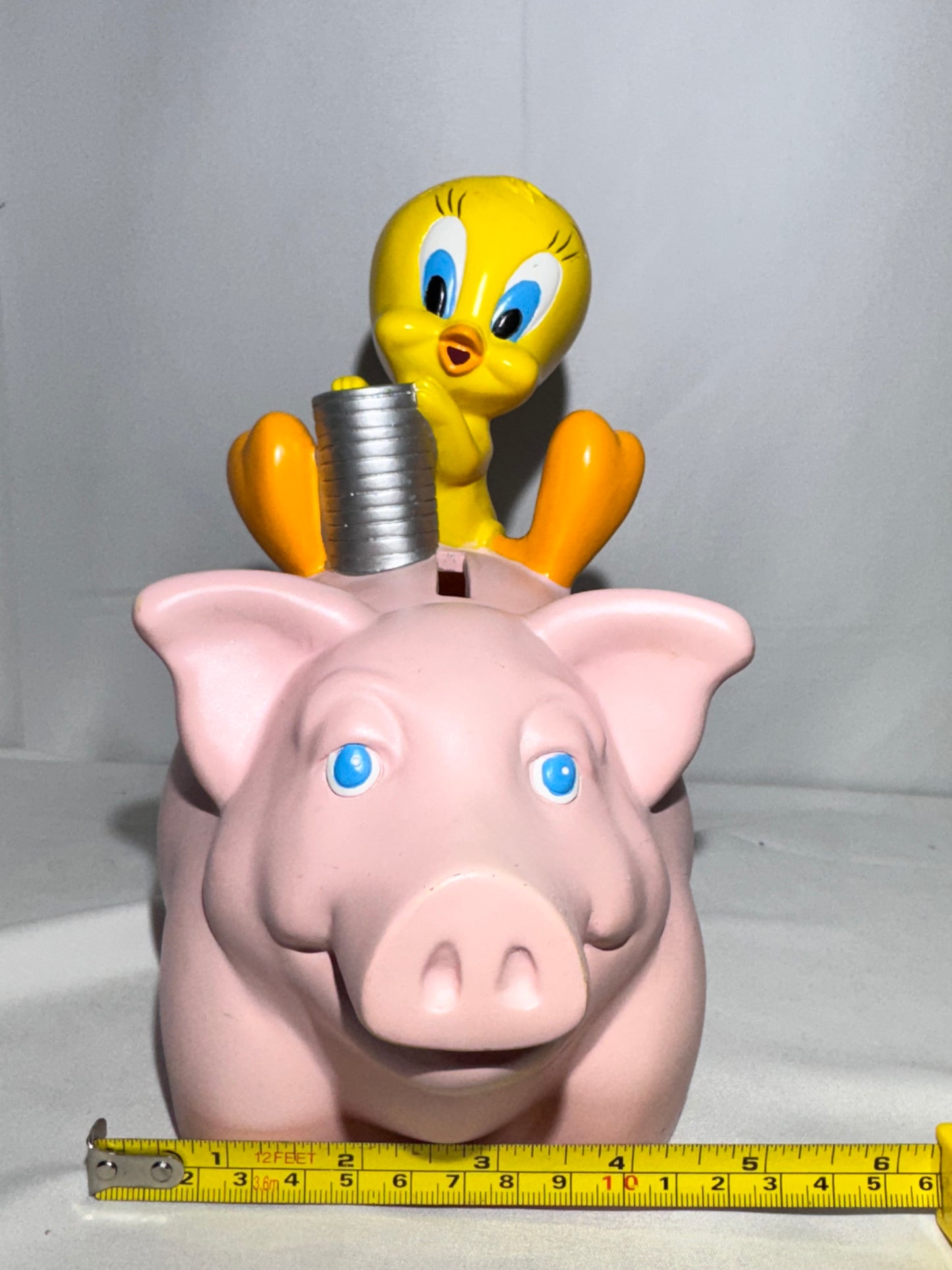 vintage 2000 Warner Brothers Looney Tunes Tweety Bird on pink pig piggy bank