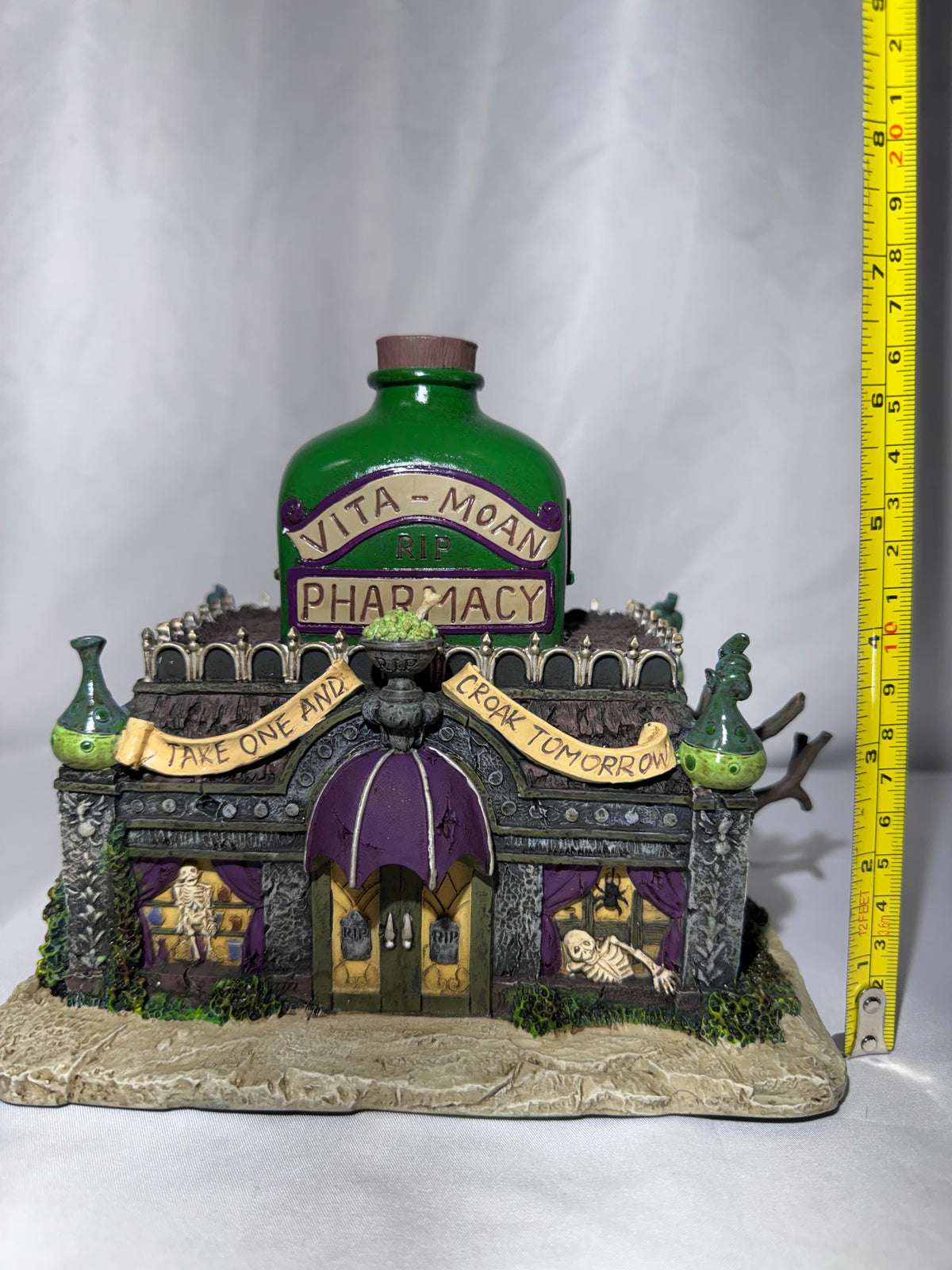 Hawthorne Village The Munsters “Vita-Moan Pharmacy” Halloween Village Building – 2005