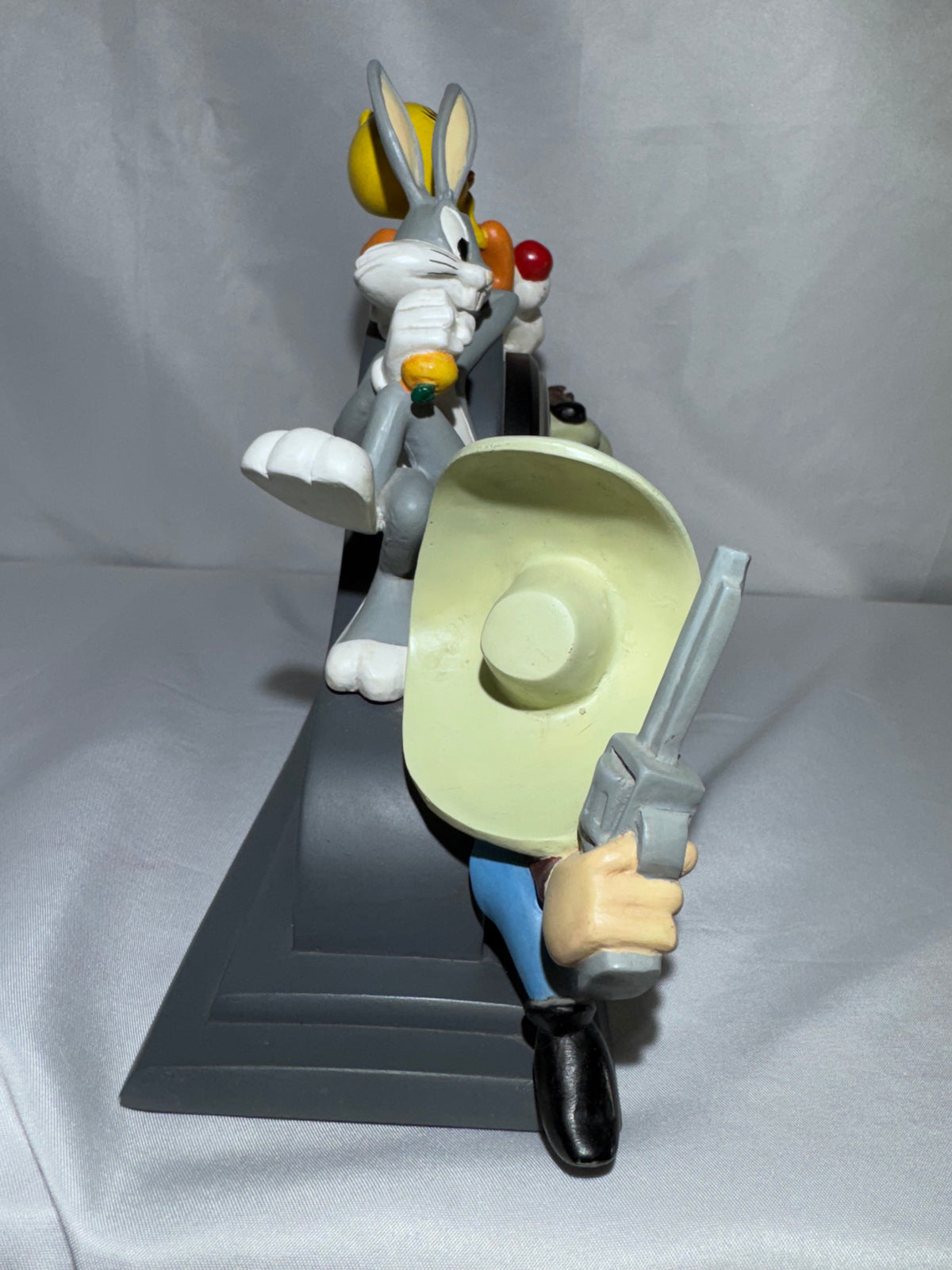 1994 Warner Bros. Looney Tunes Mantle Clock Bugs Bunny Tweety Sylvester Taz Yosemite Sam