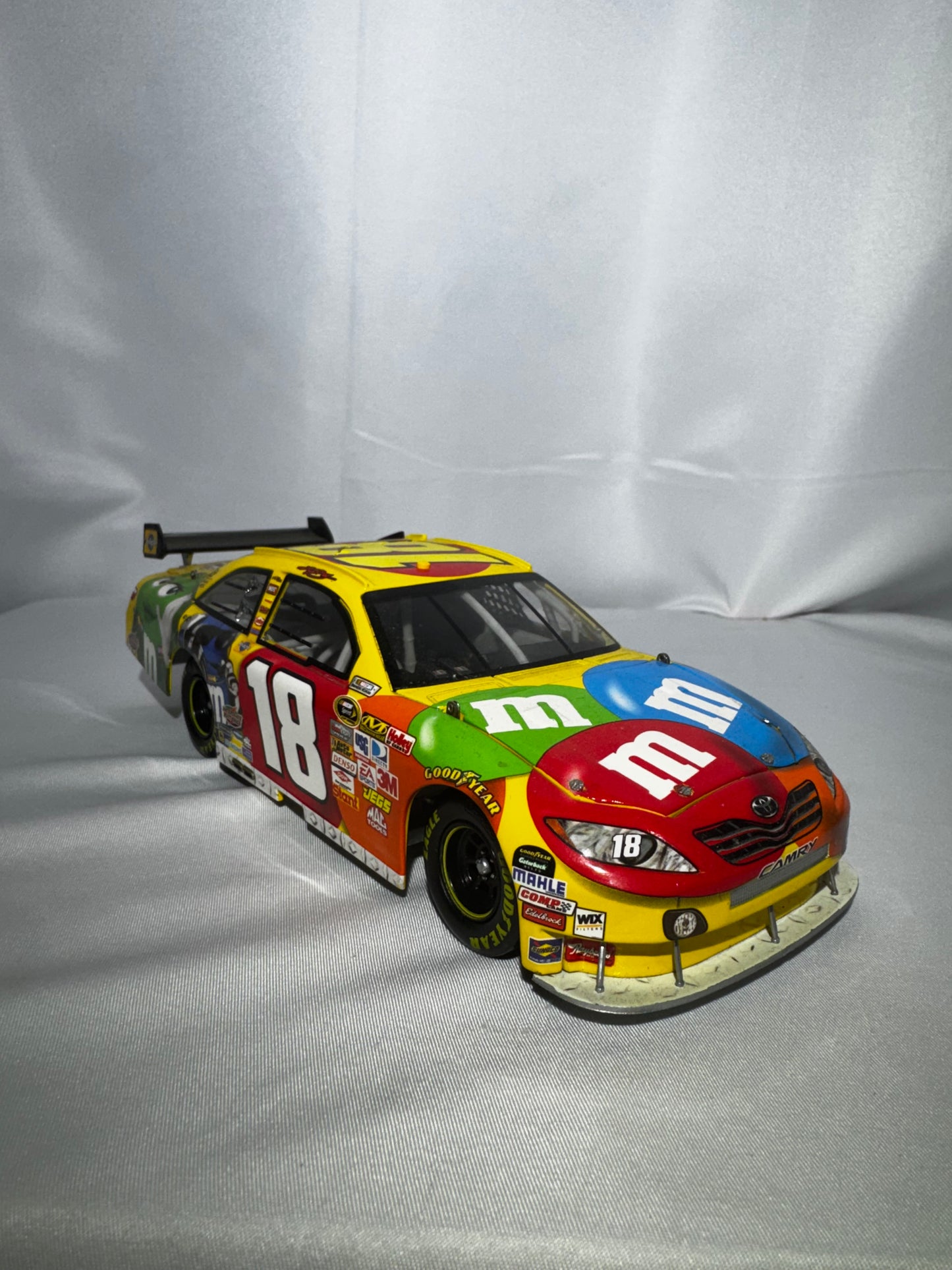 2009 Kyle Busch #18 M&M’s Toyota Camry 1:24 Action Platinum Series Diecast w/ Box