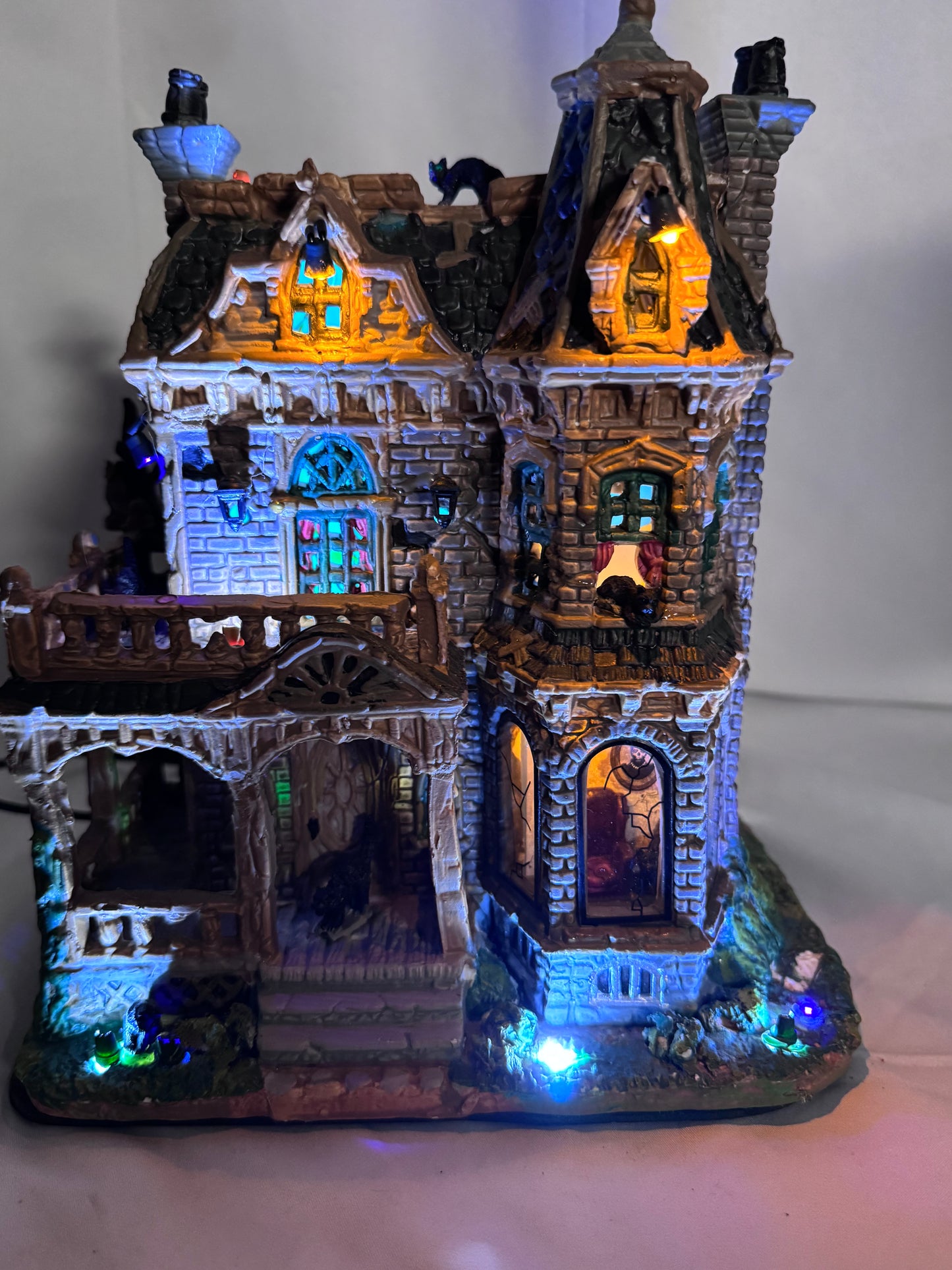 Lemax Spooky Town Withered Mansion #45662 – Retired 2014–2019 Halloween Village