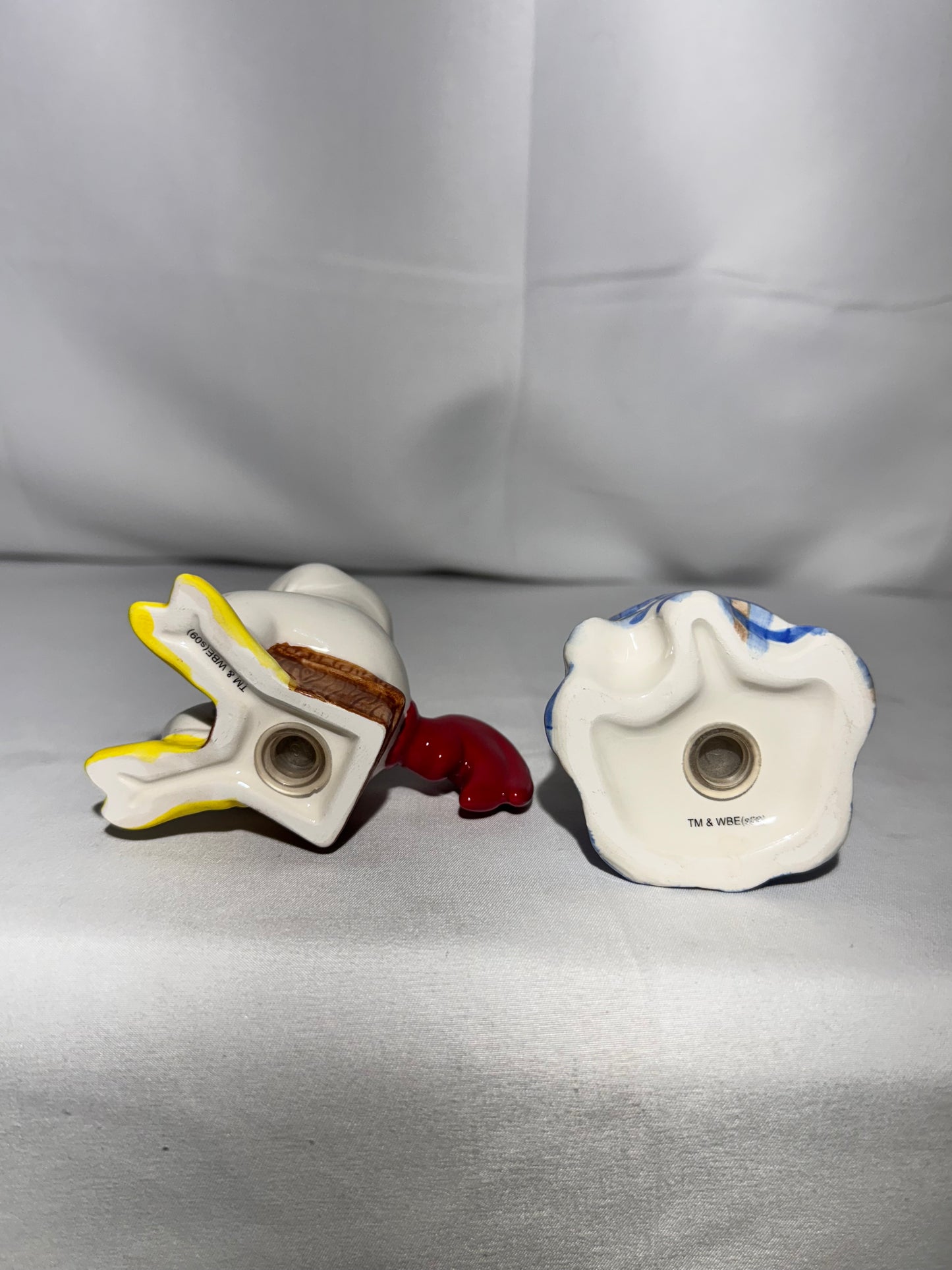 Looney Tunes Warner Brothers Foghorn Leghorn Magnetic Salt & Pepper Shakers – With Stoppers