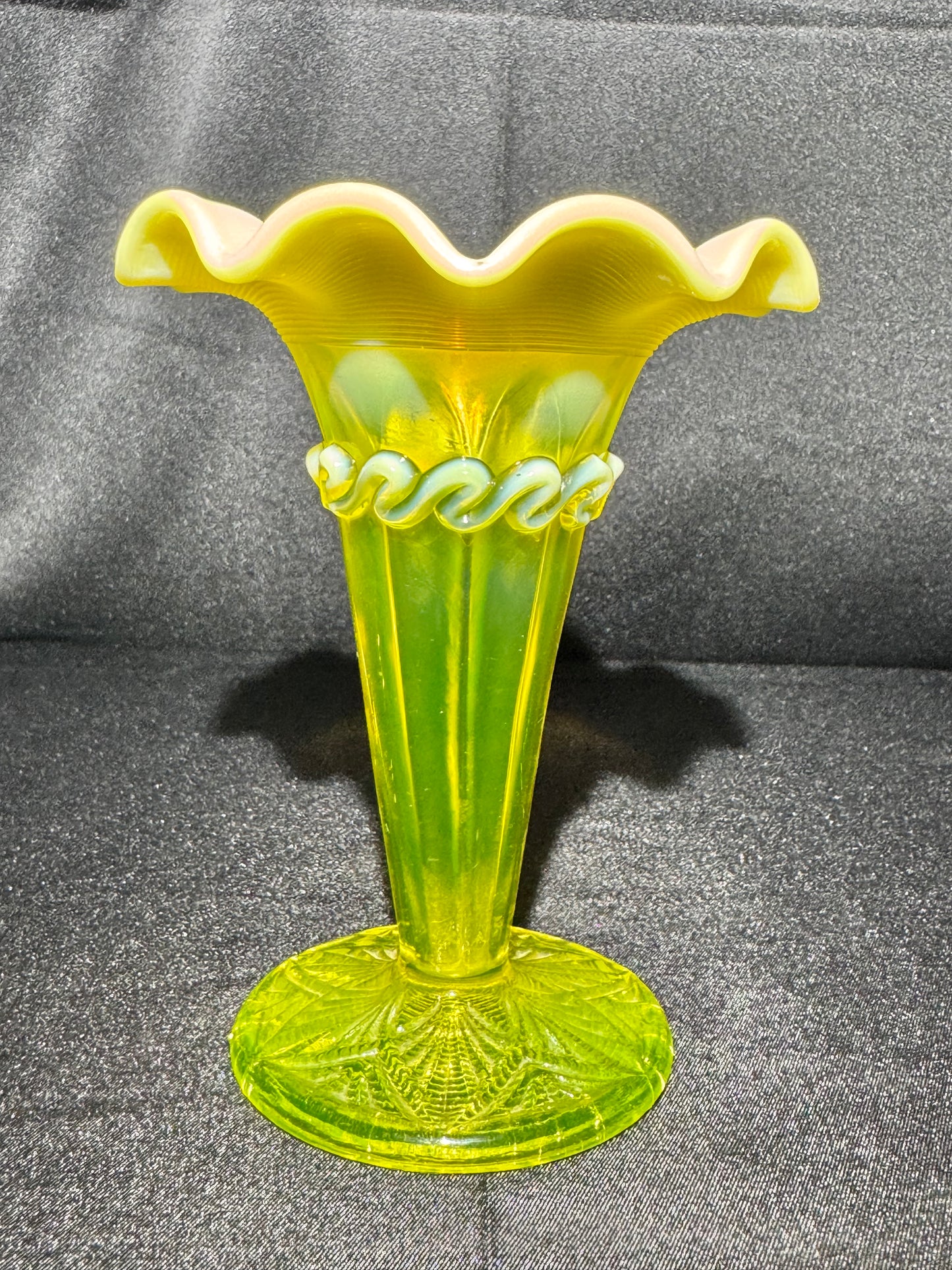 Vintage Davidson Pearline Primrose Uranium Glass Vase – Fluted & Ruffled