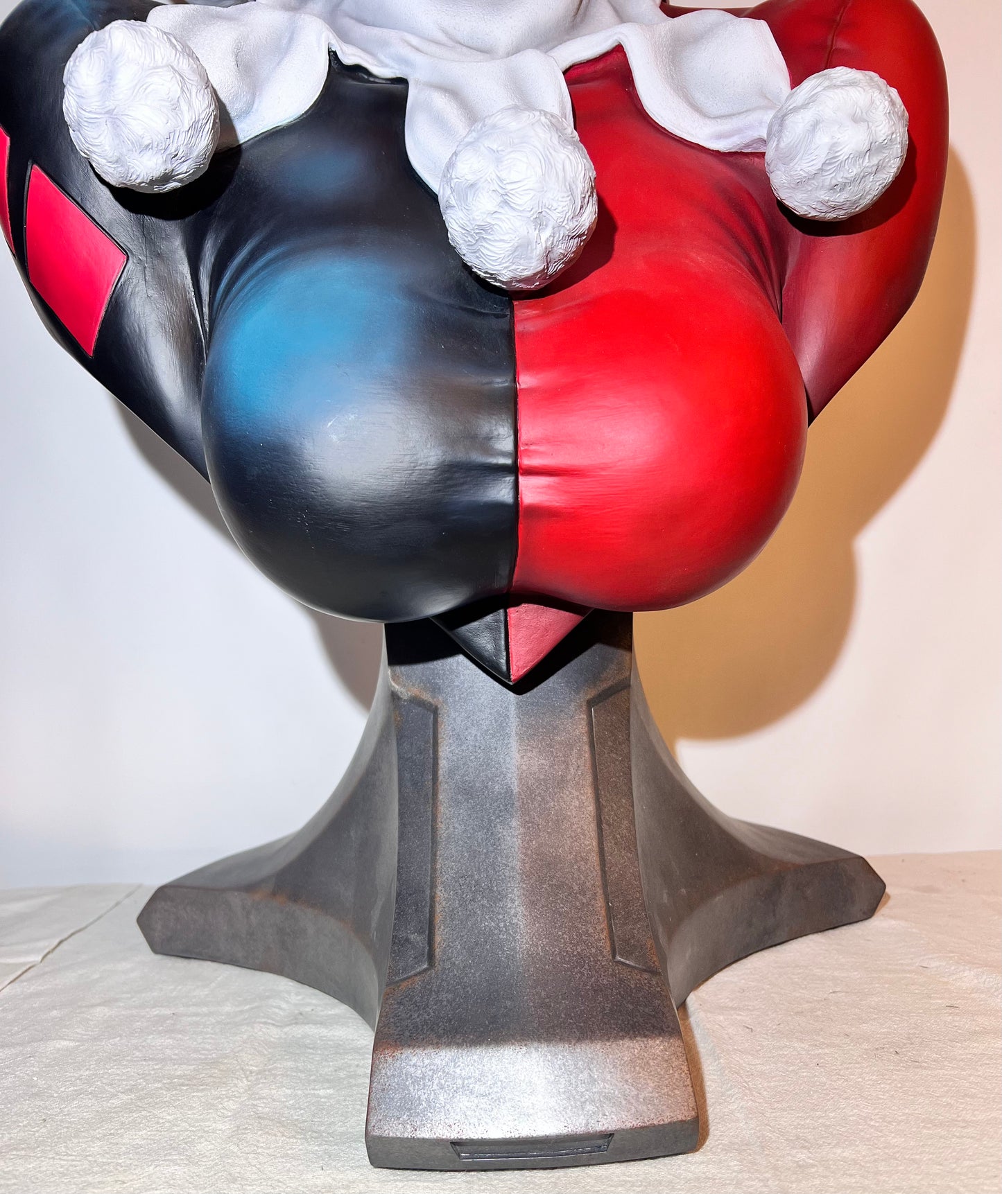 Harley Quinn- 28 1/2” Life Size Bust - Side Show - Limited Edition - Realistic- Hand Painted- Batman - Villain