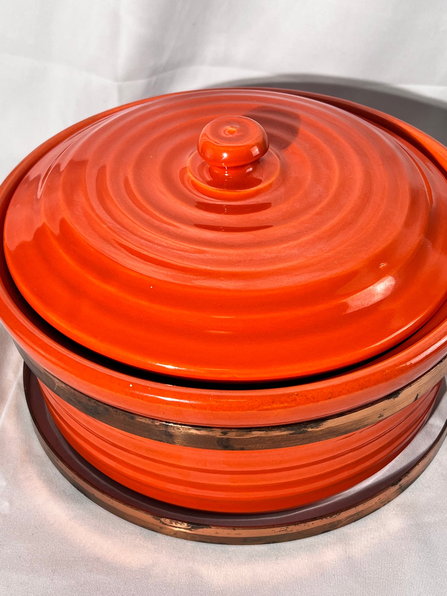 Bauer pottery- Los Angeles- 9 1/2” casserole - copper stand with wooden handles- Vintage - Orange