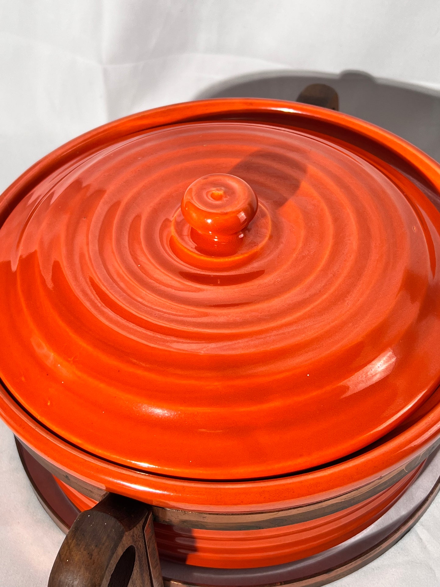 Bauer pottery- Los Angeles- 9 1/2” casserole - copper stand with wooden handles- Vintage - Orange