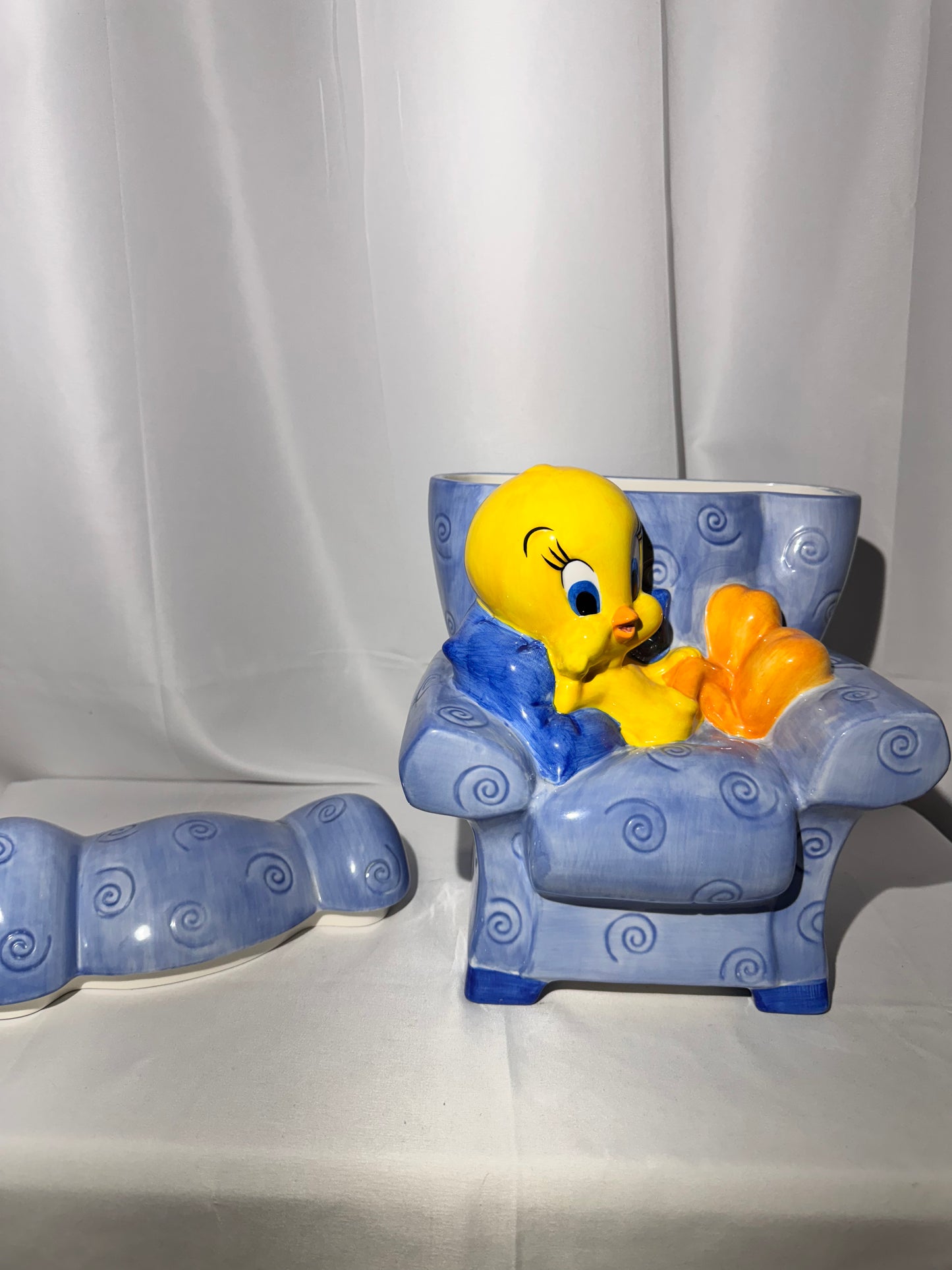 Tweety Bird- Cookie Jar - Warner Brothers- Looney Tunes -1999- Relaxing in blue chair