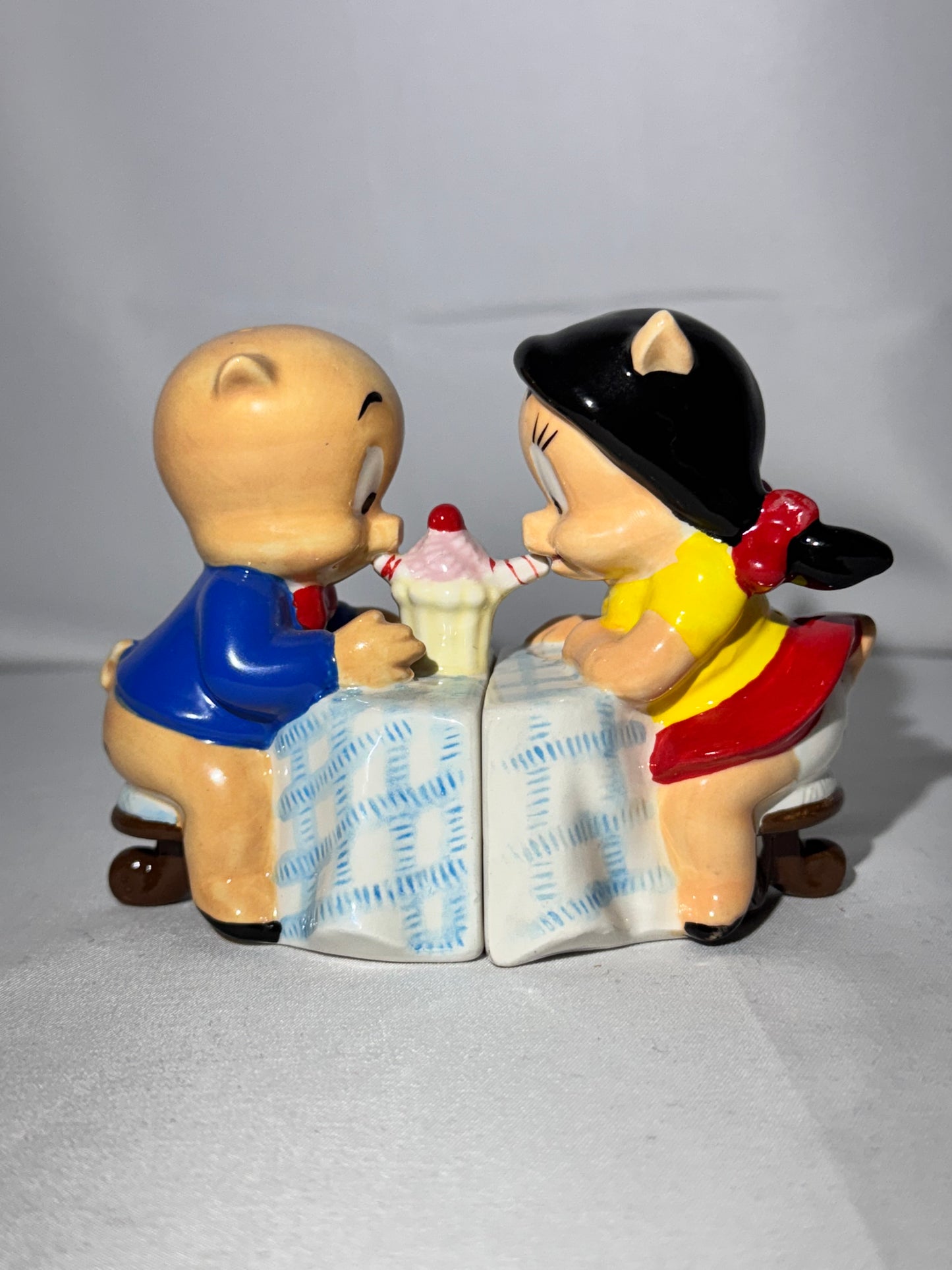 Porky Pig and Petunia -salt and pepper shakers-magnetic- Warner Brothers-Looney Tunes
