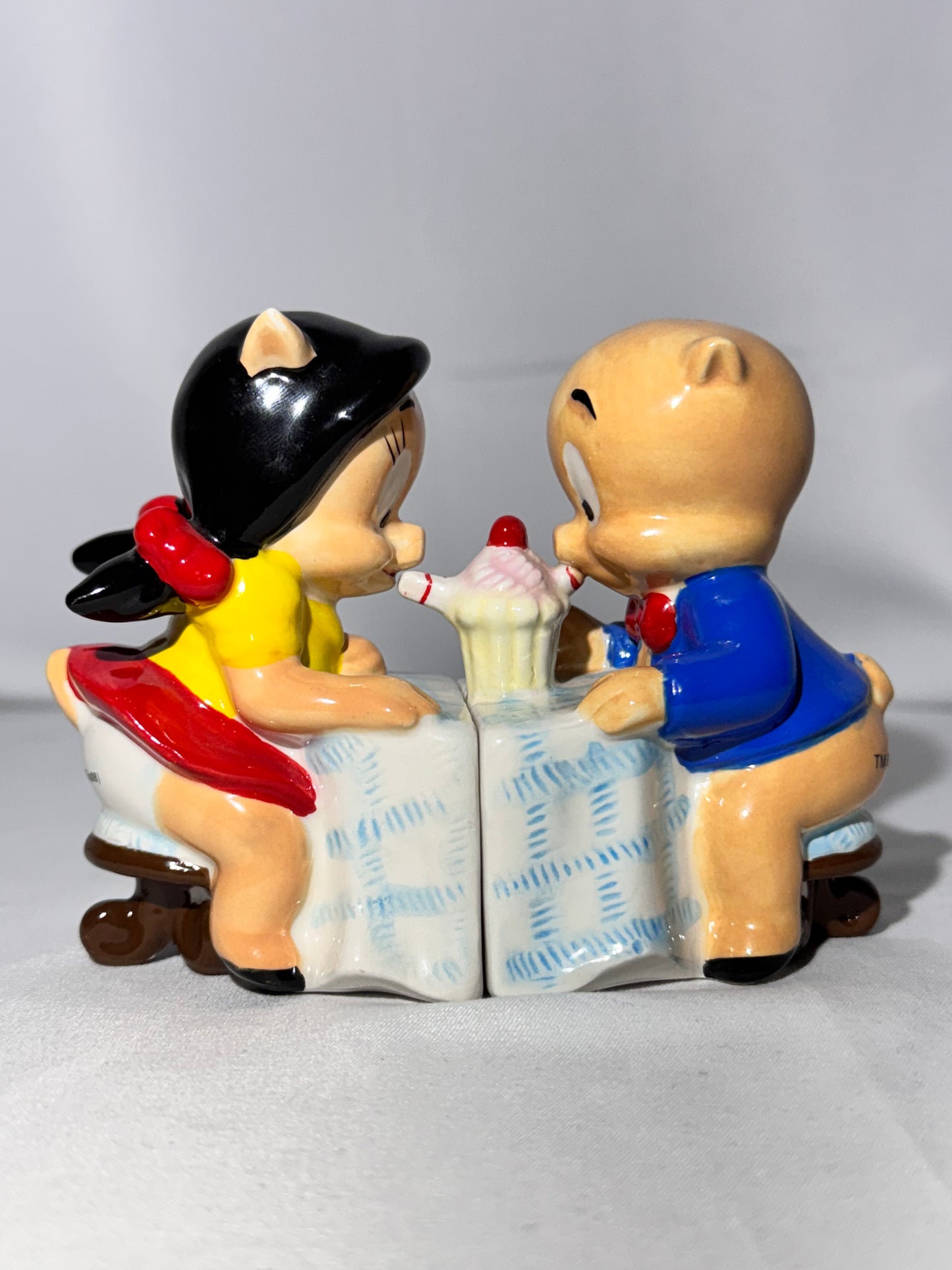 Porky Pig and Petunia -salt and pepper shakers-magnetic- Warner Brothers-Looney Tunes