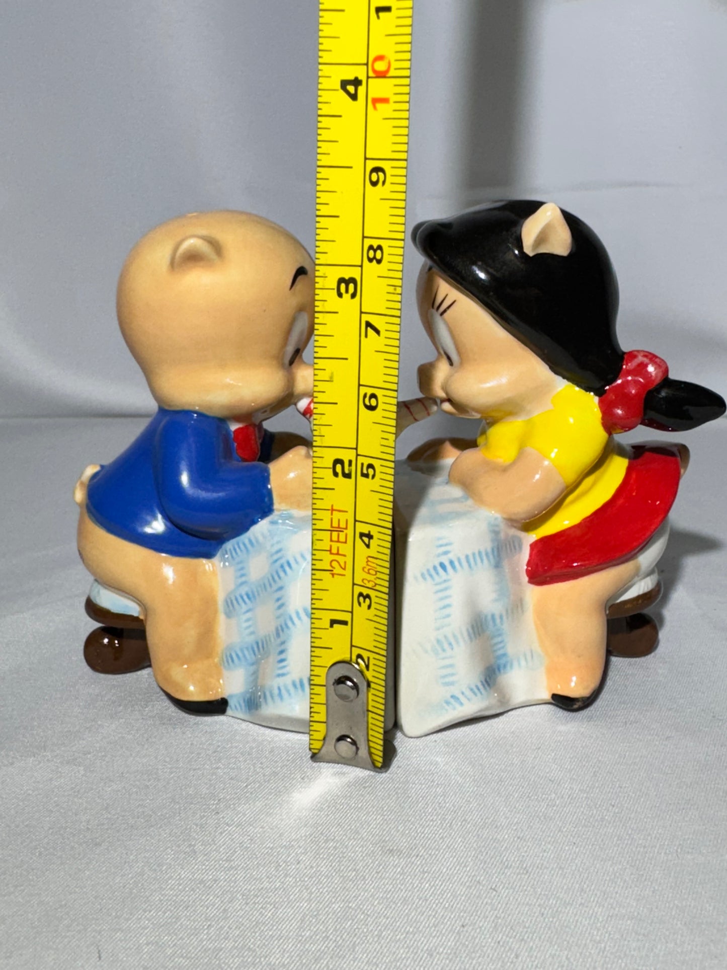 Porky Pig and Petunia -salt and pepper shakers-magnetic- Warner Brothers-Looney Tunes