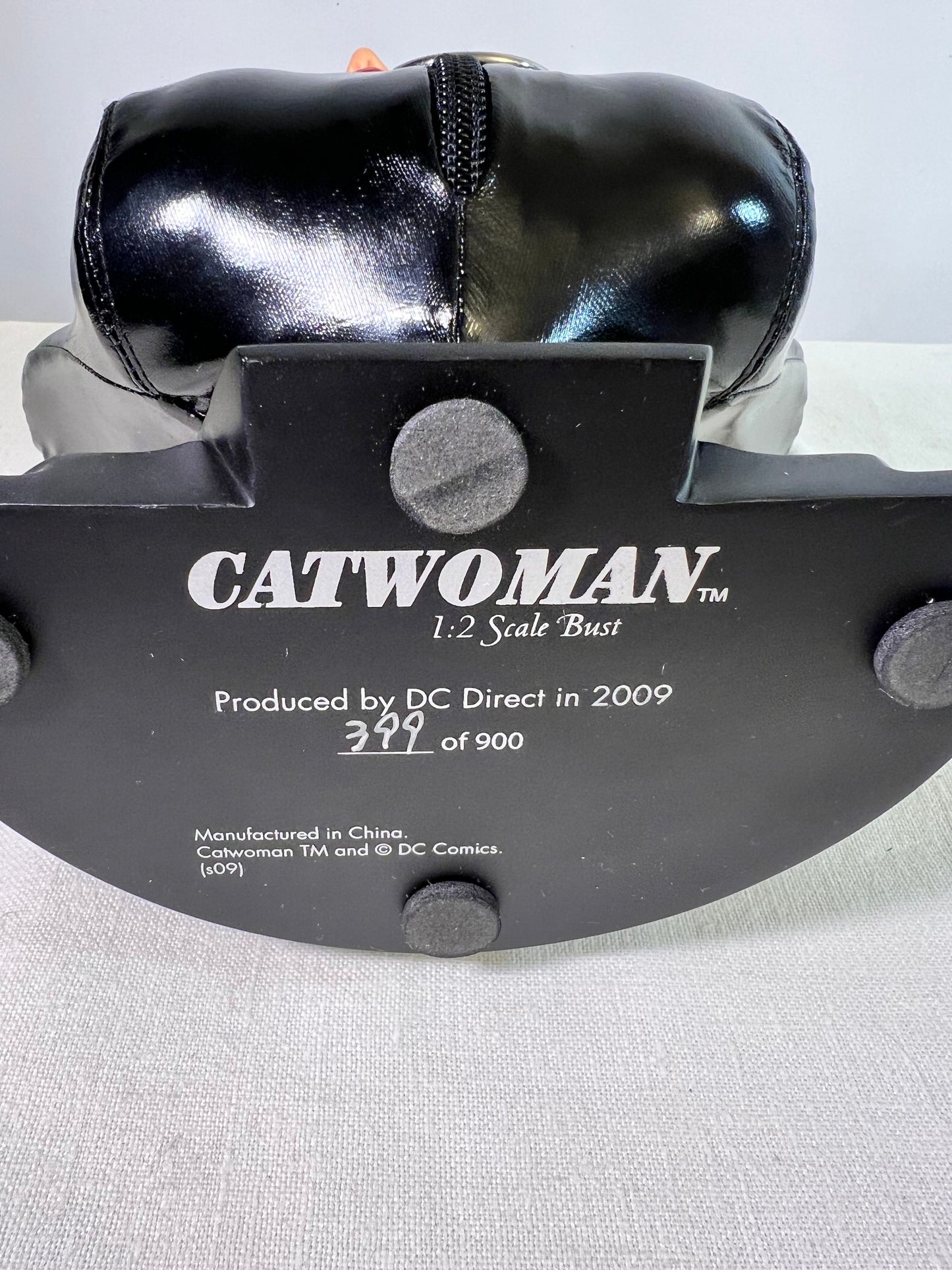 Cat Women 1:2 Scale Bust - Sculpted by Kolby Jukes- # 399/900 Limited Edition-DC Direct