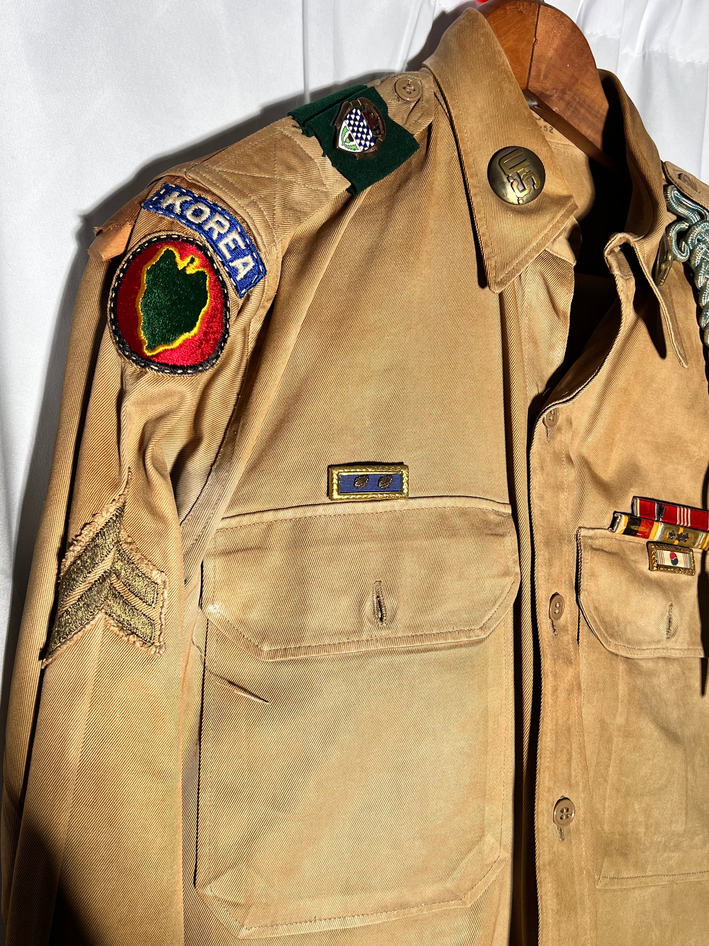 World War II lot - military uniform- dog tags- 2 duffel bags- decorated and patches on uniform