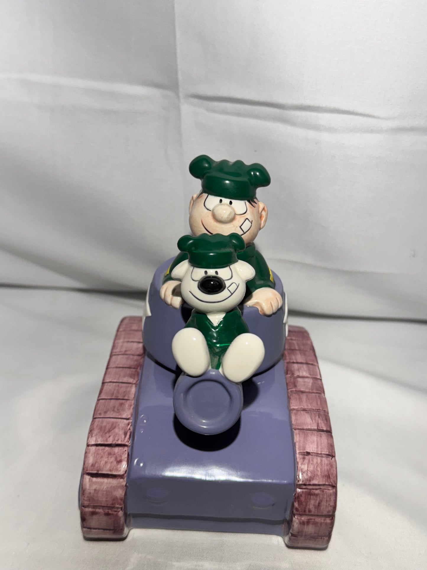 Beatle Bailey - ceramic music box-Sergeant Snorkel and his dog Otto ride in a tank - The Star Spangled Banner - Enesco - Comic -item number 686522
