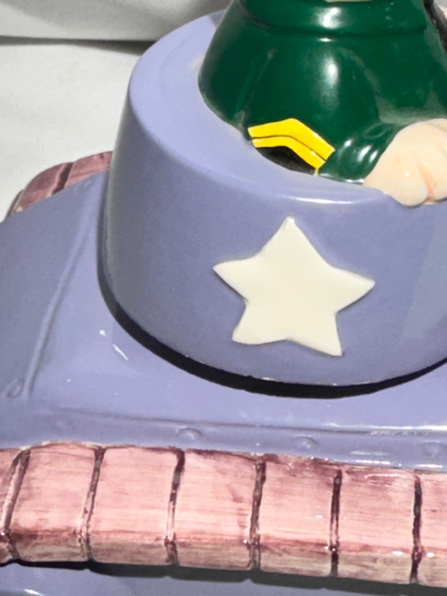 Beatle Bailey - ceramic music box-Sergeant Snorkel and his dog Otto ride in a tank - The Star Spangled Banner - Enesco - Comic -item number 686522