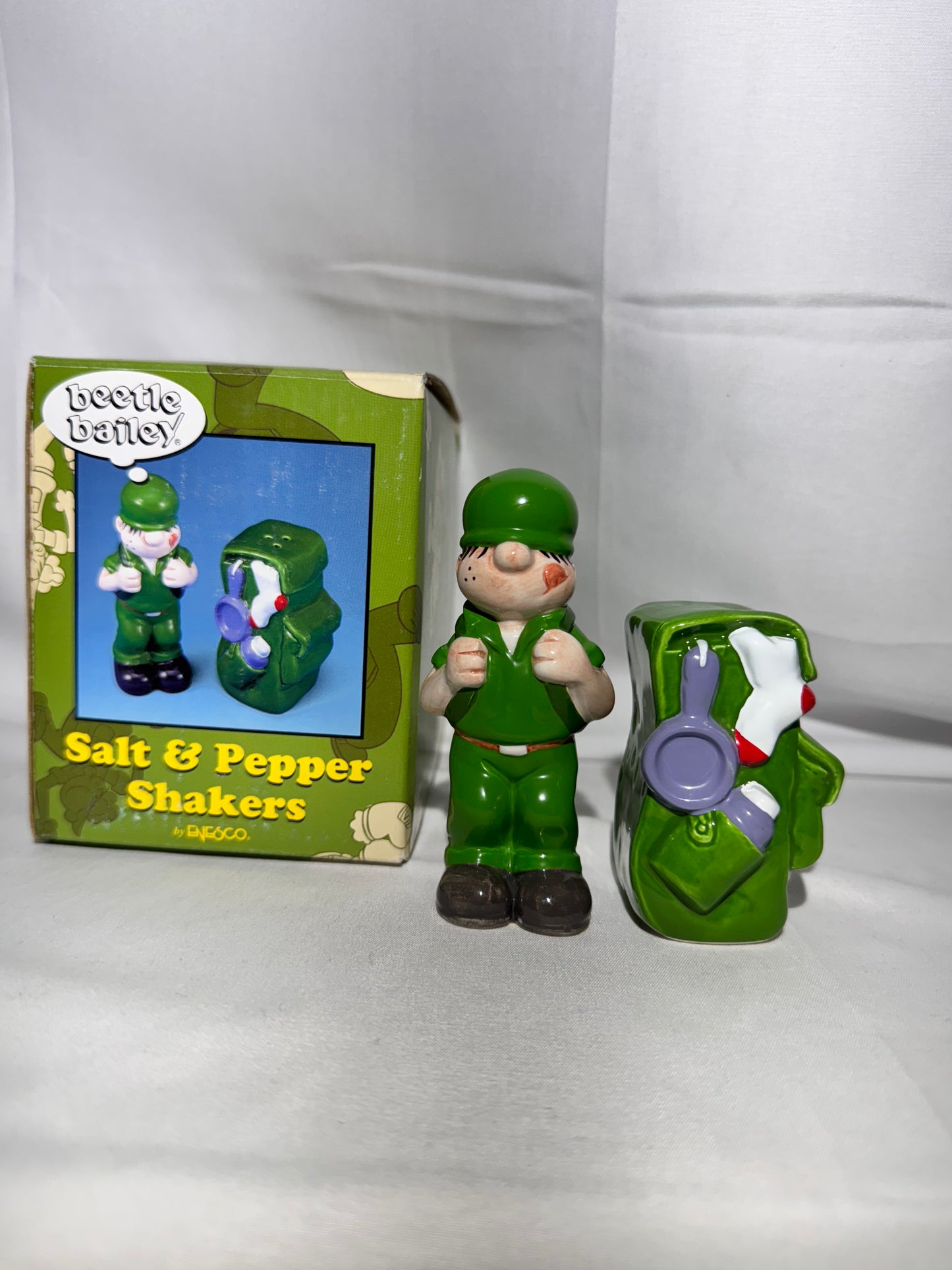 Beetle Bailey-salt and pepper shakers - Enesco - item number 686492