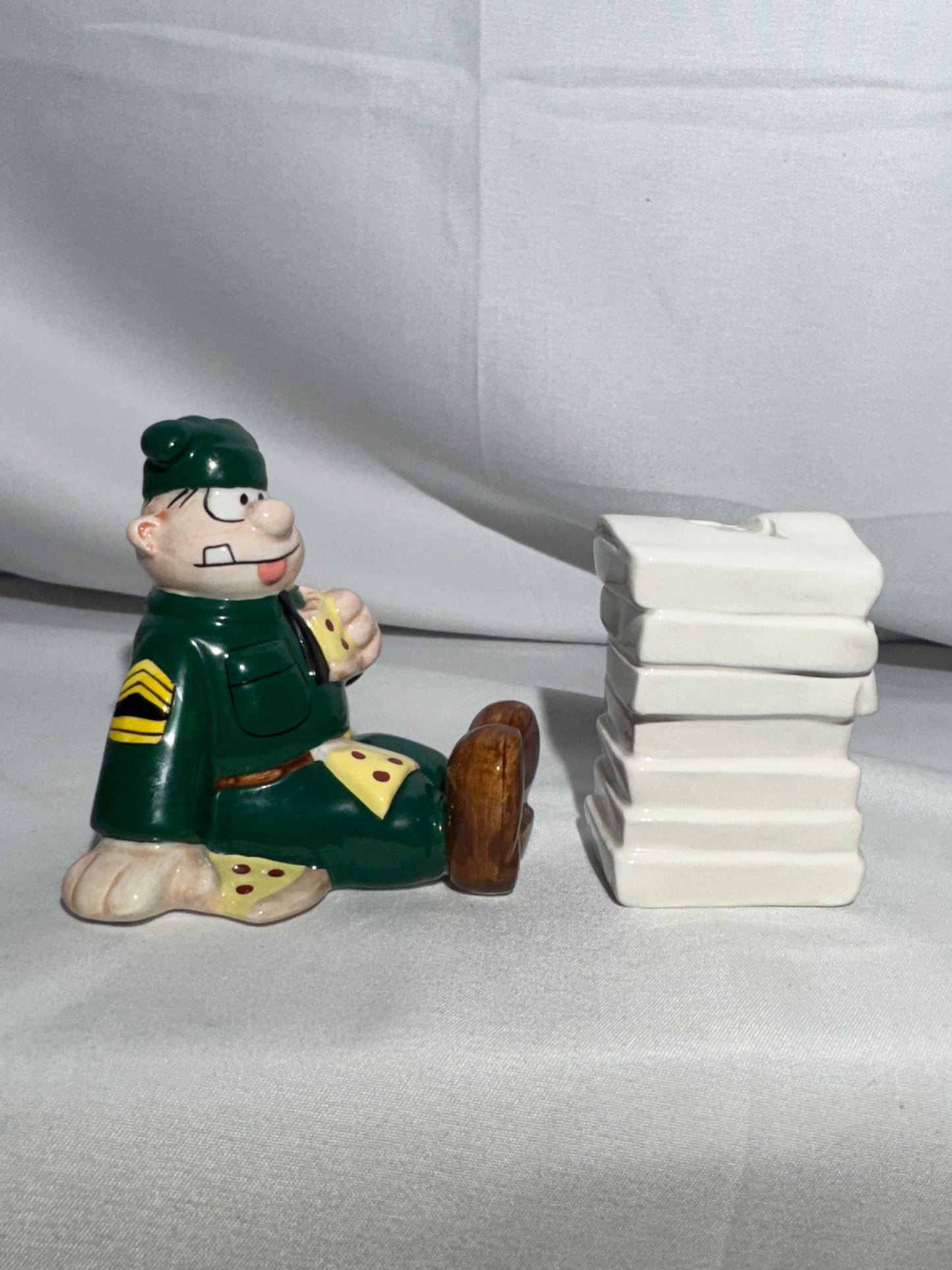Beetle Bailey - Salt and Pepper Shakers - Sarge and pizza- item number 686514
