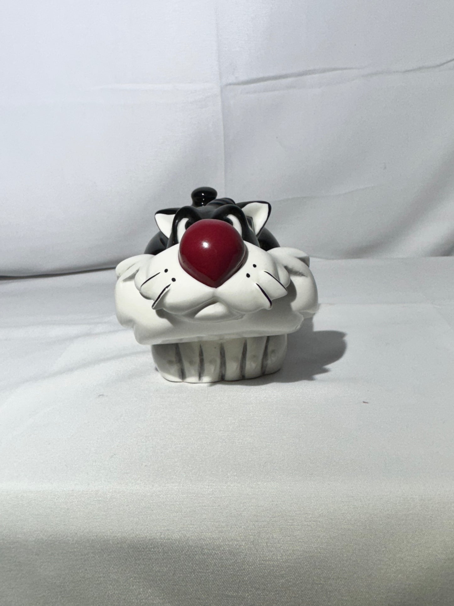 Tweety Bird and Sylvester- Sugar and Creamer set - Looney Tunes- Warner Brothers - 1995