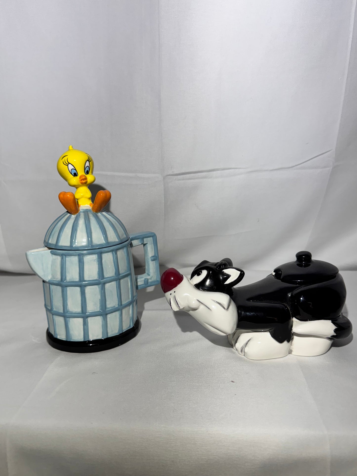 Tweety Bird and Sylvester- Sugar and Creamer set - Looney Tunes- Warner Brothers - 1995