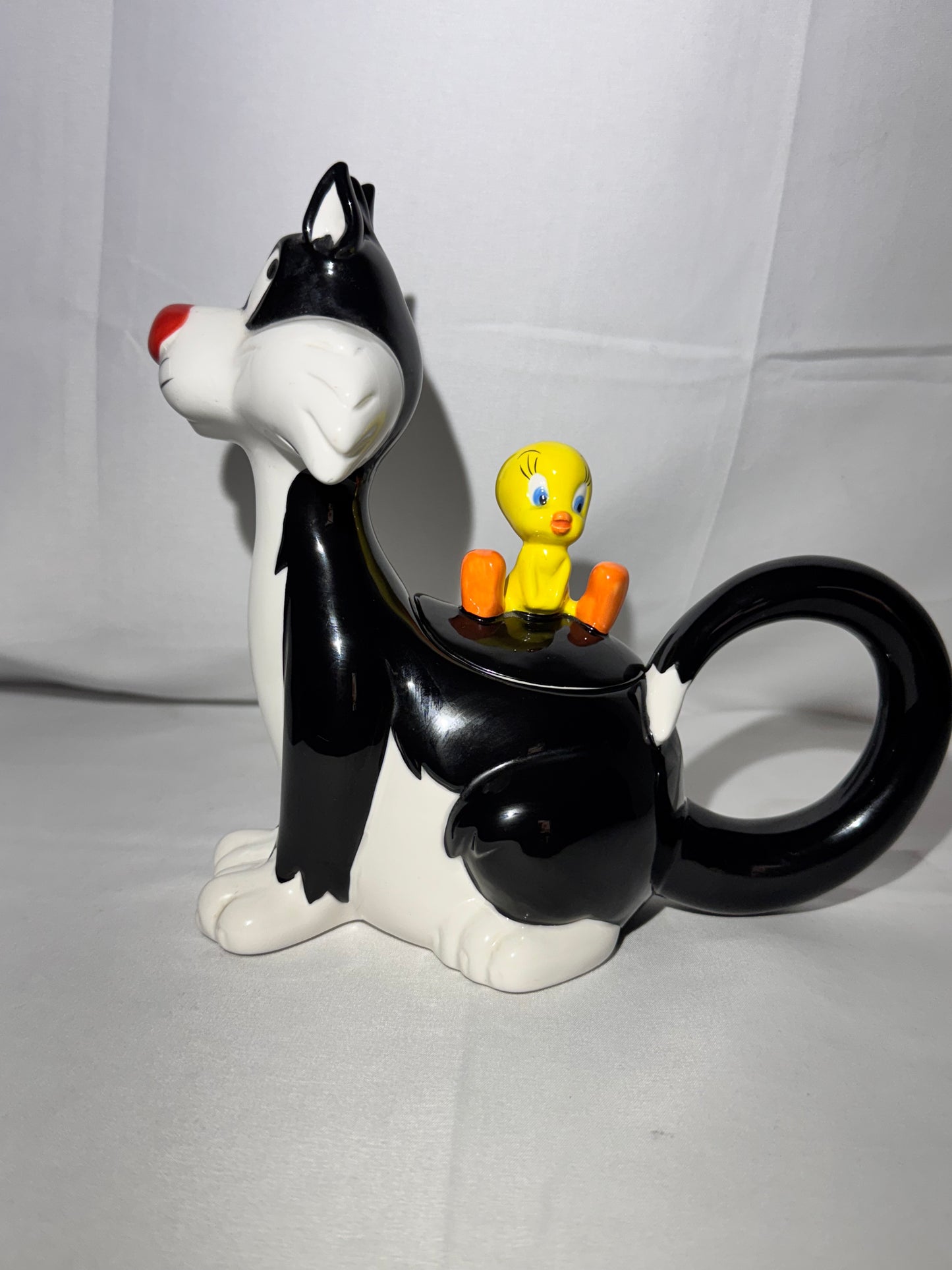 Tweety Bird and Sylvester- Teapot  - Looney Tunes- Warner Brothers - 1994