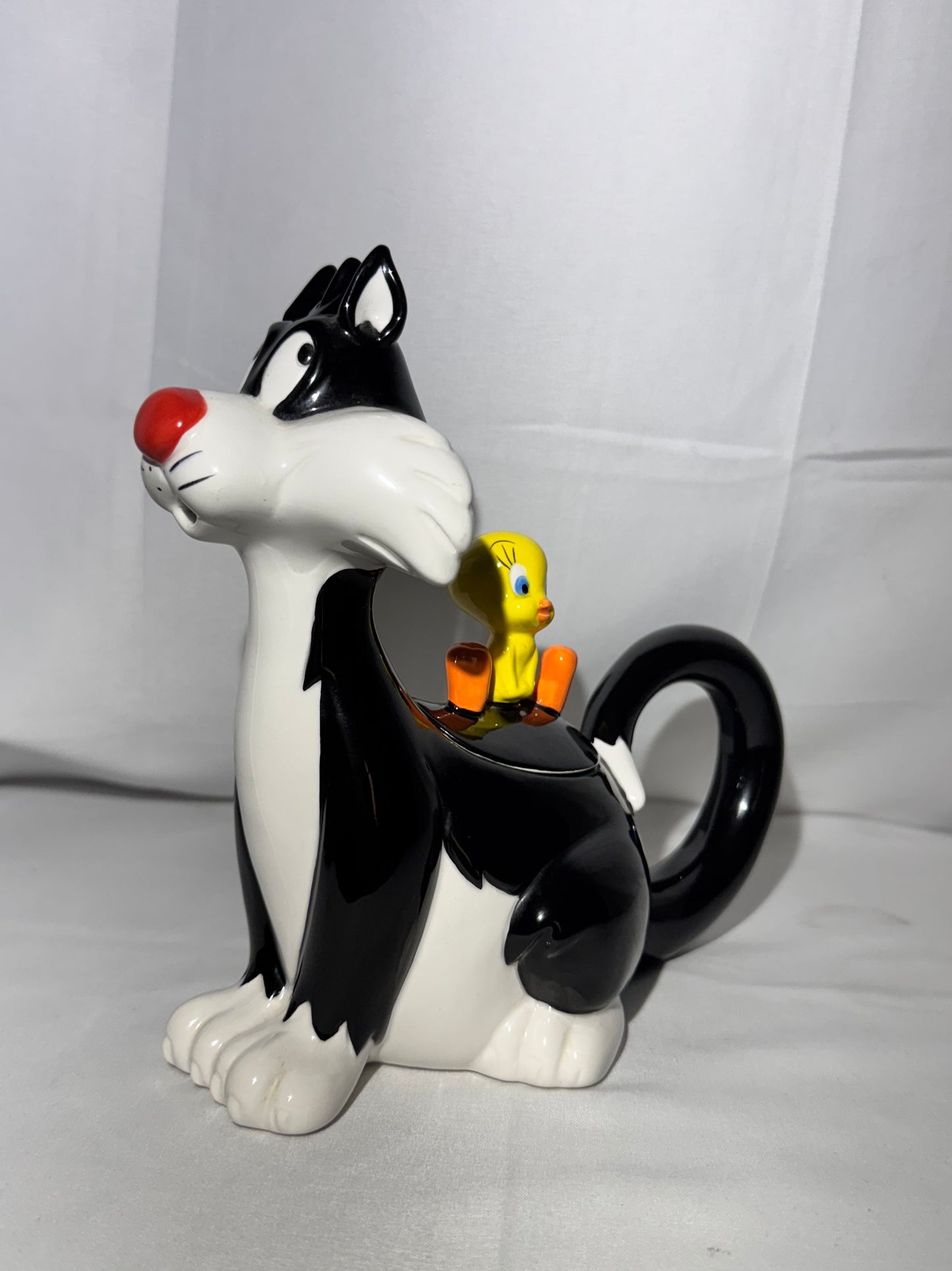 Tweety Bird and Sylvester- Teapot  - Looney Tunes- Warner Brothers - 1994