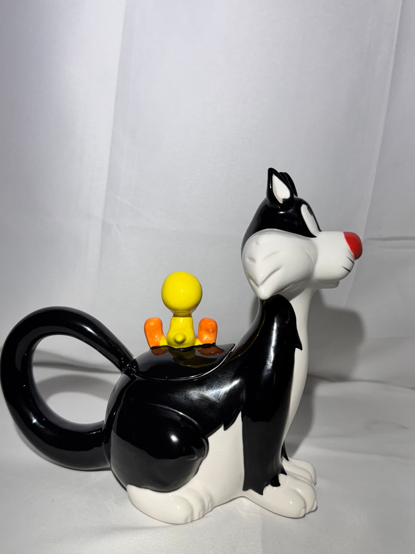 Tweety Bird and Sylvester- Teapot  - Looney Tunes- Warner Brothers - 1994
