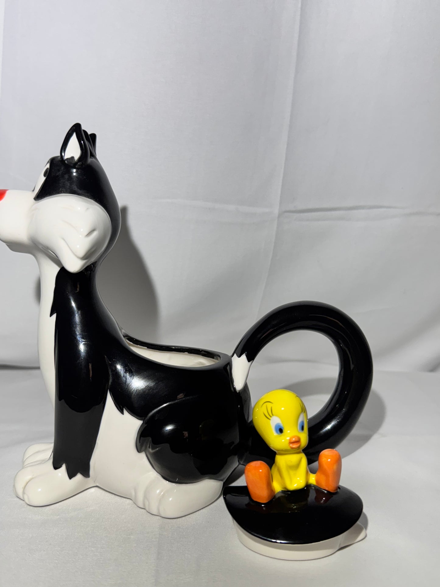 Tweety Bird and Sylvester- Teapot  - Looney Tunes- Warner Brothers - 1994
