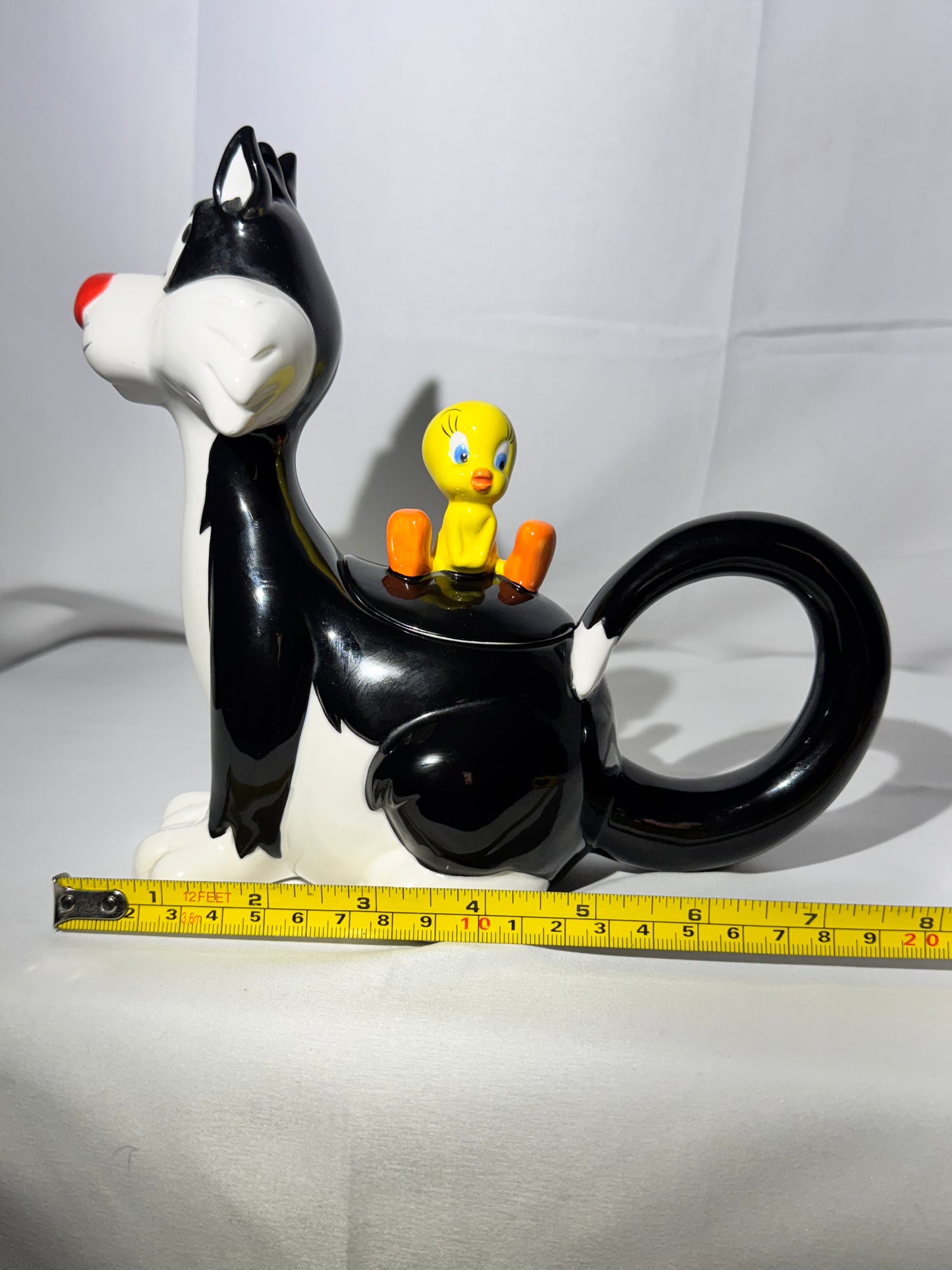 Tweety Bird and Sylvester- Teapot  - Looney Tunes- Warner Brothers - 1994