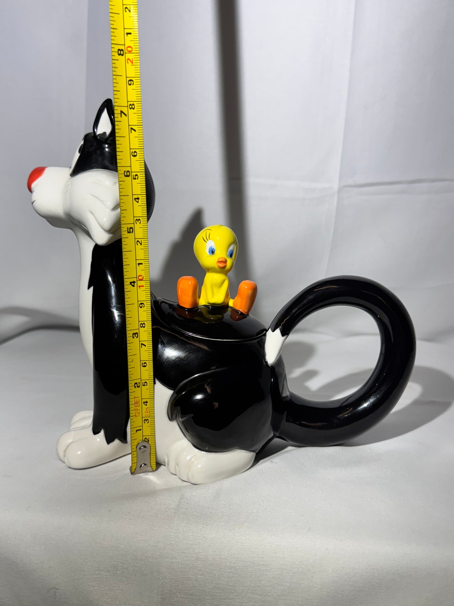 Tweety Bird and Sylvester- Teapot  - Looney Tunes- Warner Brothers - 1994