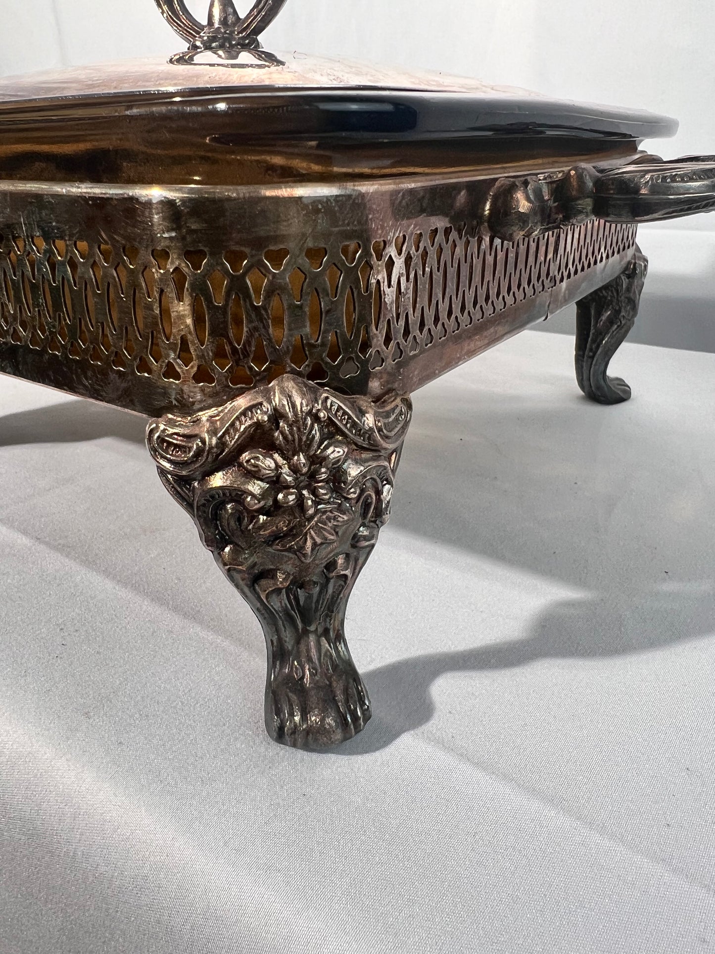 Vintage- silver plated serving plater with lid- Pyrex - 222- D21 - Corning- amber- baking dish- 21 x 21 x 5 cm