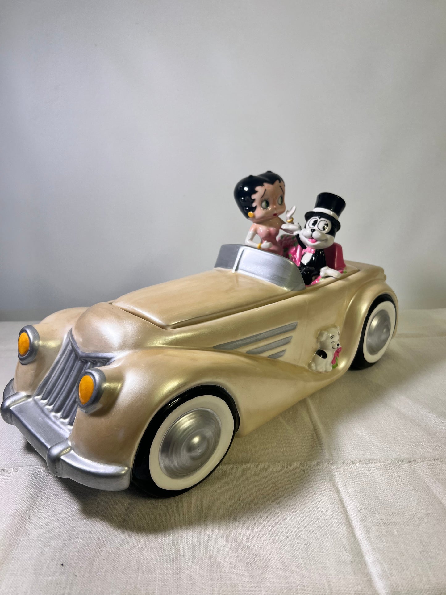 Betty Boop- Bed of Roses Limo- Trinket Box- limited edition 1086/3600-King Feature 2000