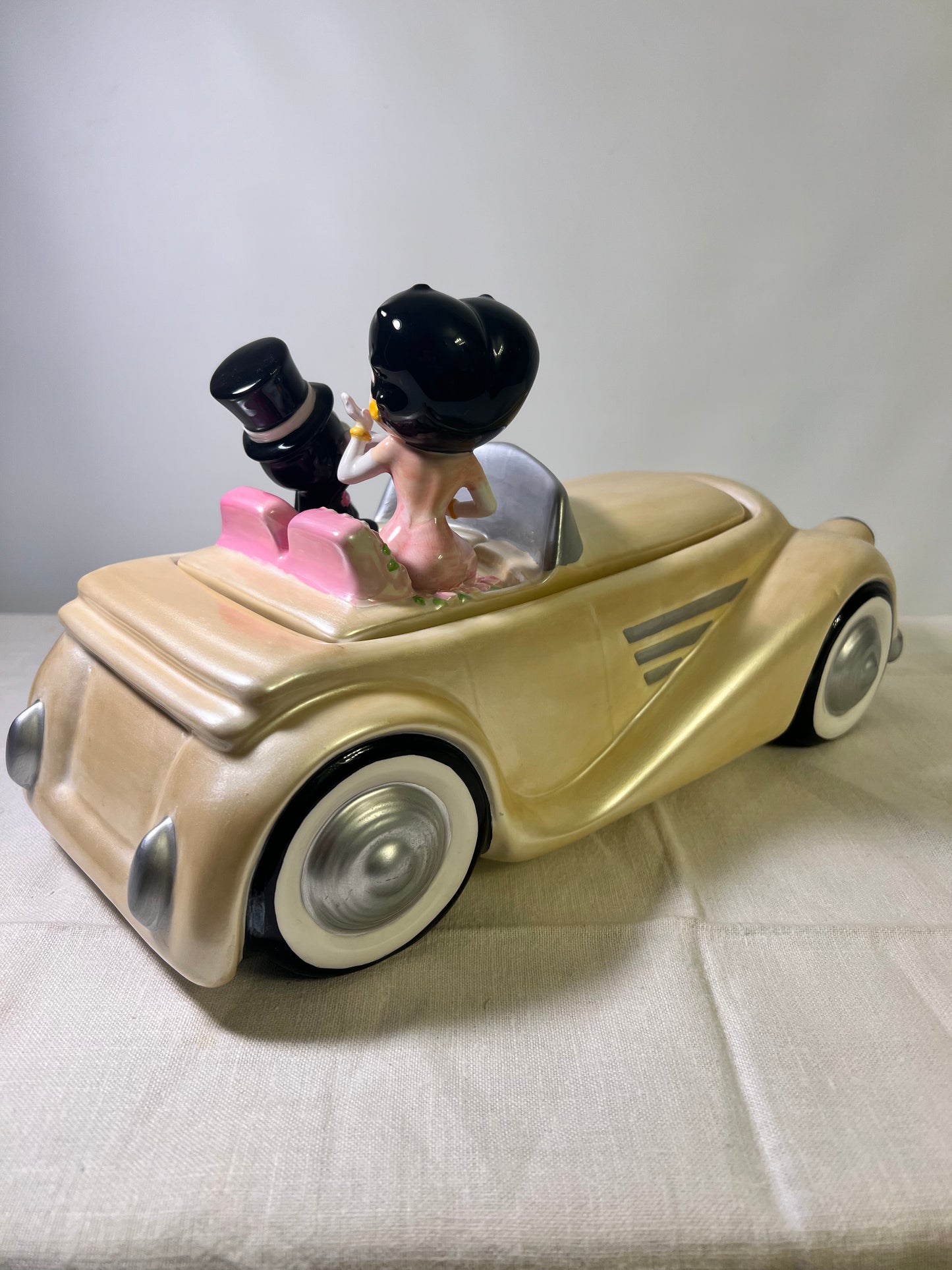 Betty Boop- Bed of Roses Limo- Trinket Box- limited edition 1086/3600-King Feature 2000