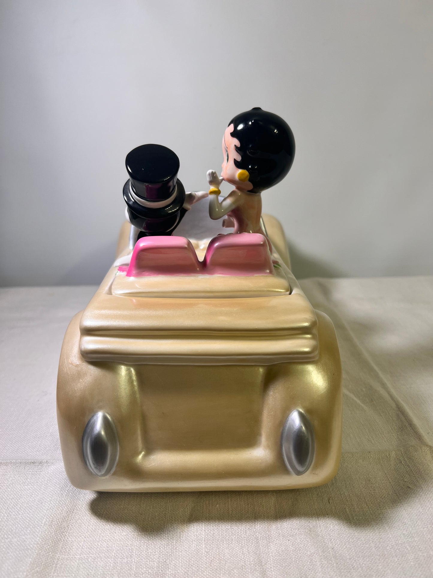 Betty Boop- Bed of Roses Limo- Trinket Box- limited edition 1086/3600-King Feature 2000