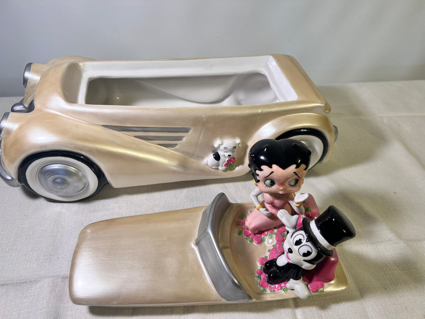 Betty Boop- Bed of Roses Limo- Trinket Box- limited edition 1086/3600-King Feature 2000