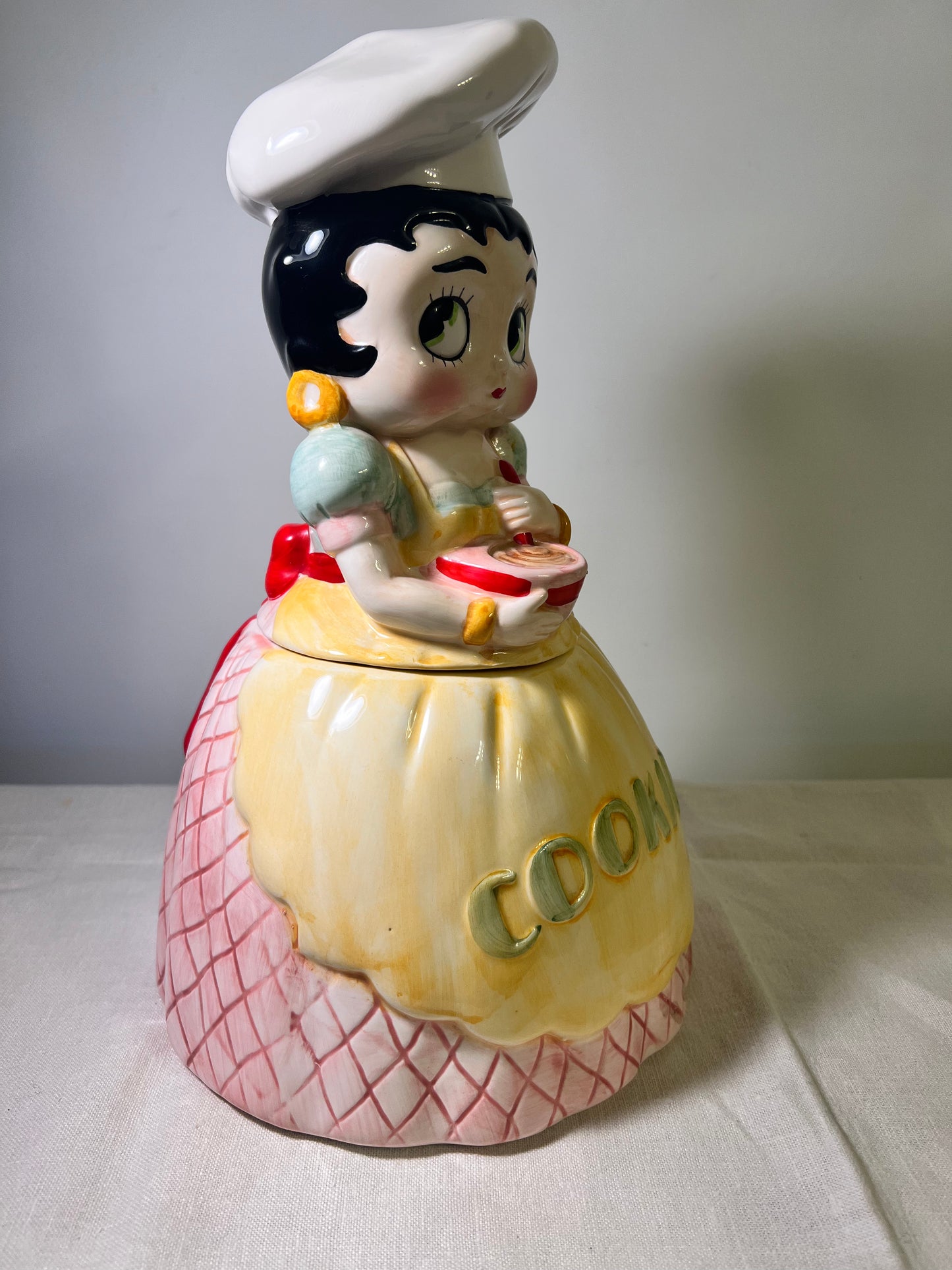 Betty Boop - Baking- 1995 - Cookie Jar- Vandor- Hand painted