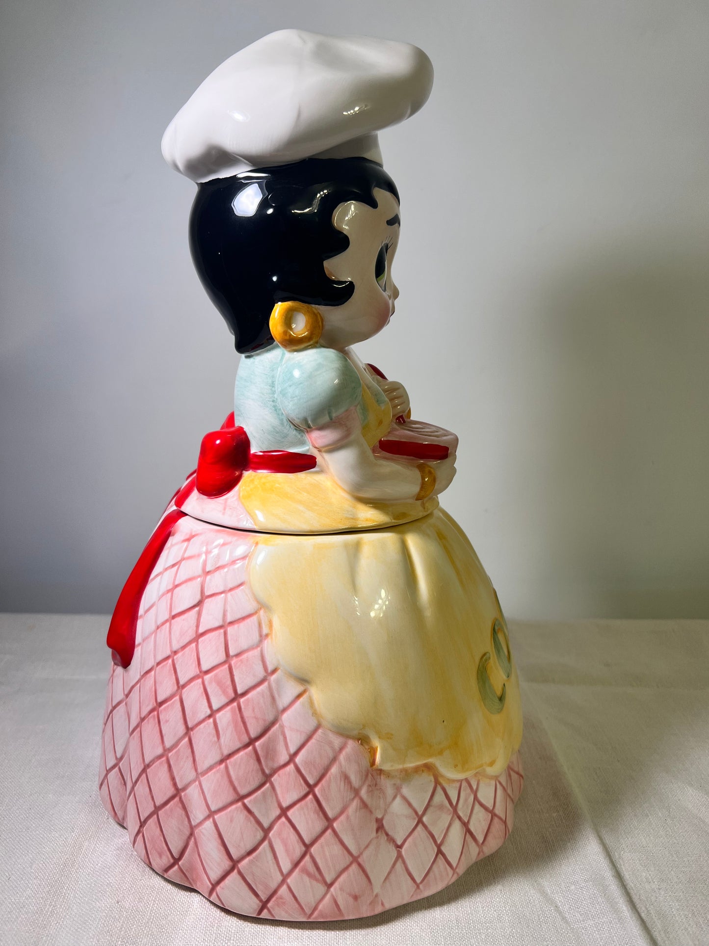 Betty Boop - Baking- 1995 - Cookie Jar- Vandor- Hand painted