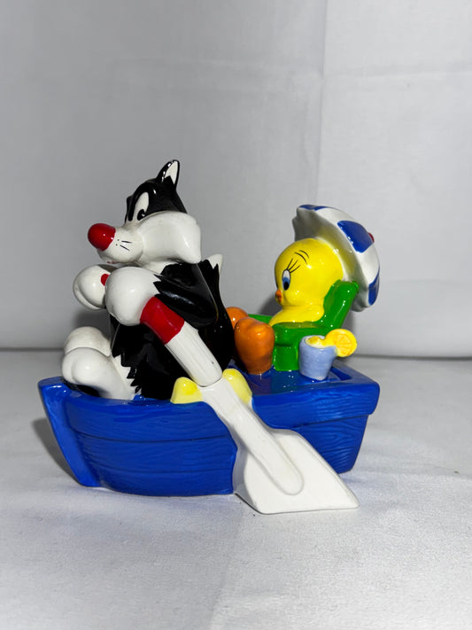 Tweety Bird & Sylvester- salt and pepper- Warner Brothers- Looney Tunes- boat ride
