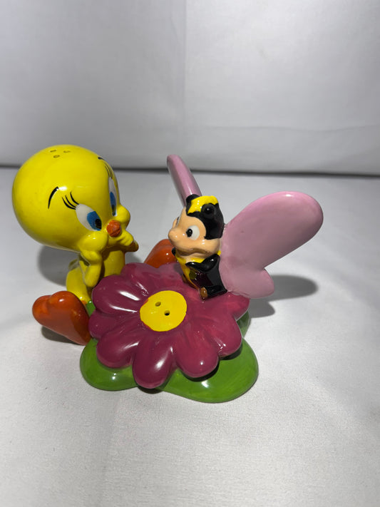 Tweety Bird and Butterfly - magnetic salt and pepper￼- Looney Tunes-Warner Brothers-item number 13878-Westland giftware