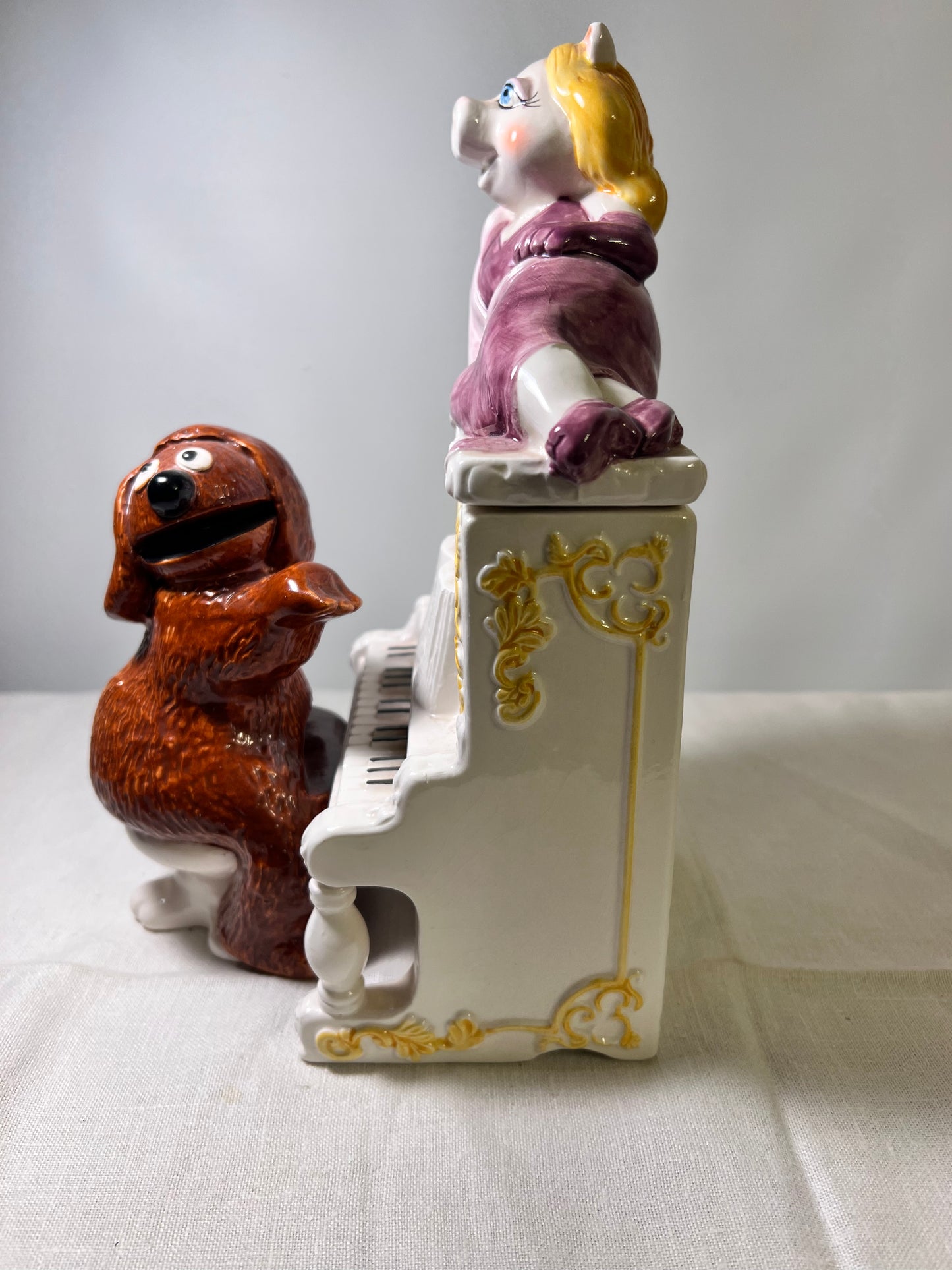 Miss Piggy on piano played by Rolf- Muppets- vintage-3piece trinket box