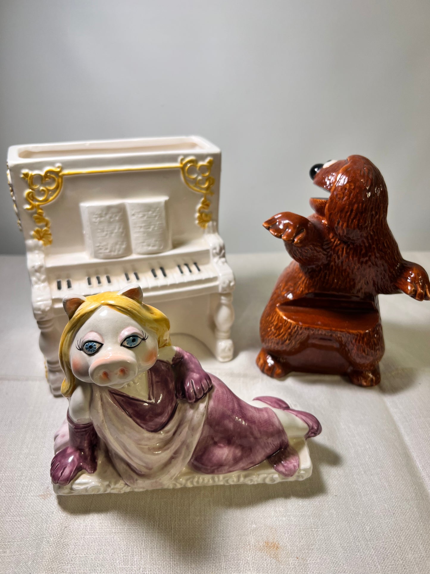 Miss Piggy on piano played by Rolf- Muppets- vintage-3piece trinket box