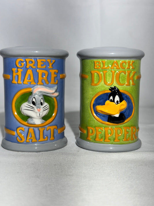 Bugs Bunny and Daffy Duck - salt and Pepper- Looney Tunes- Warner Brothers
