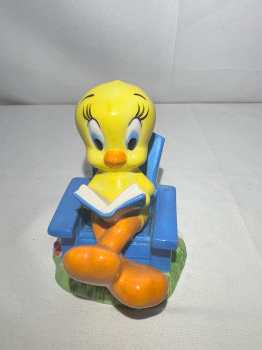 Tweety and lawn chair - Salt and Pepper - Looney Tunes- Warner Brothers